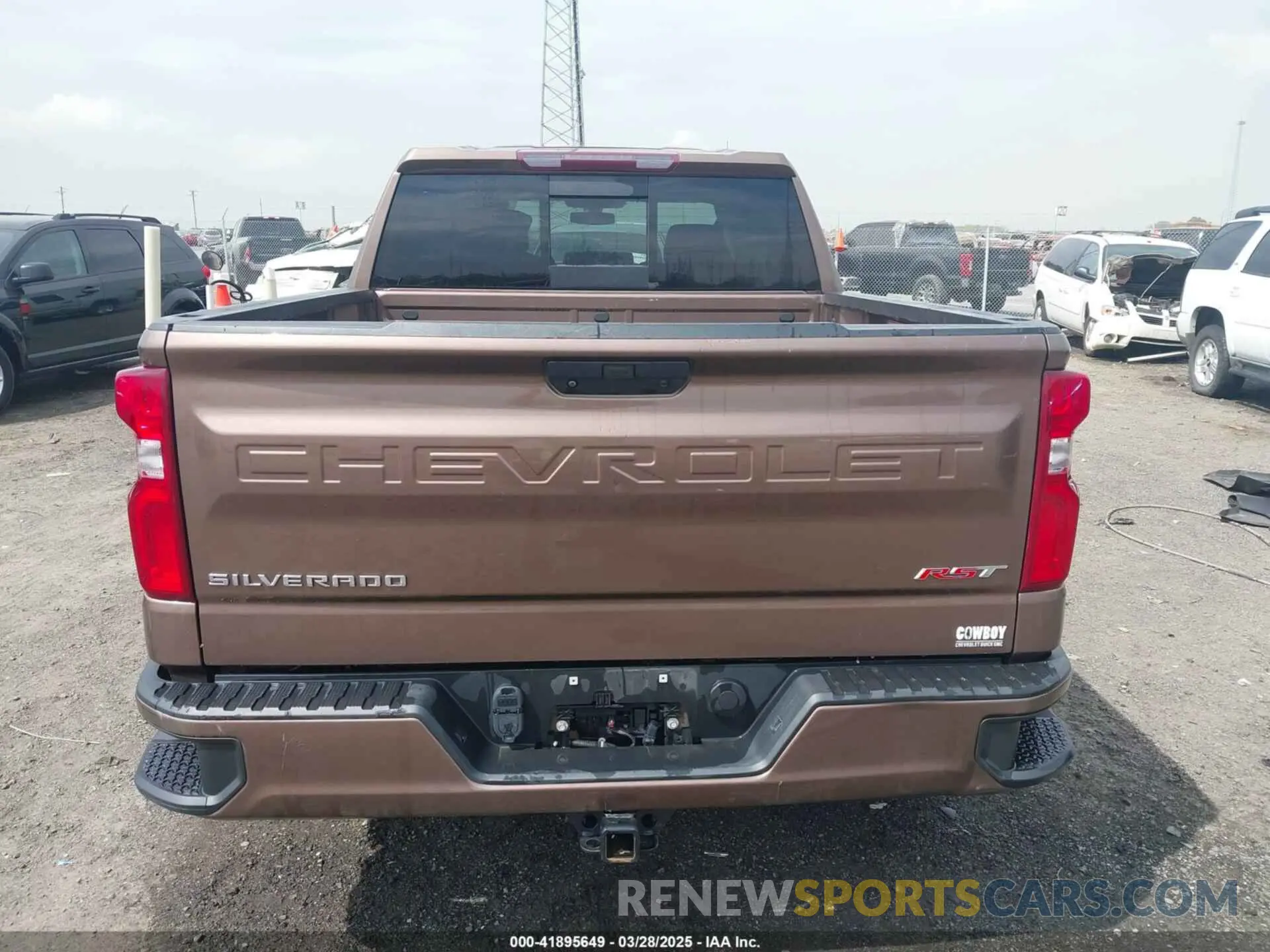 16 Photograph of a damaged car 3GCUYEED5KG232045 CHEVROLET SILVERADO 1500 2019