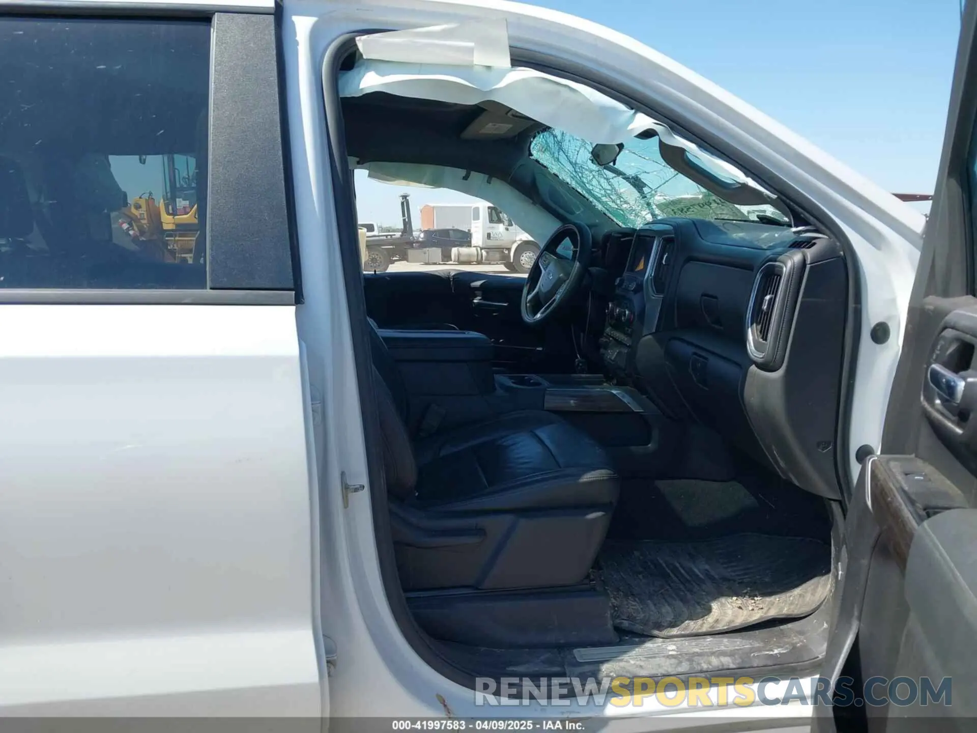5 Photograph of a damaged car 3GCUYEED5KG251257 CHEVROLET SILVERADO 1500 2019