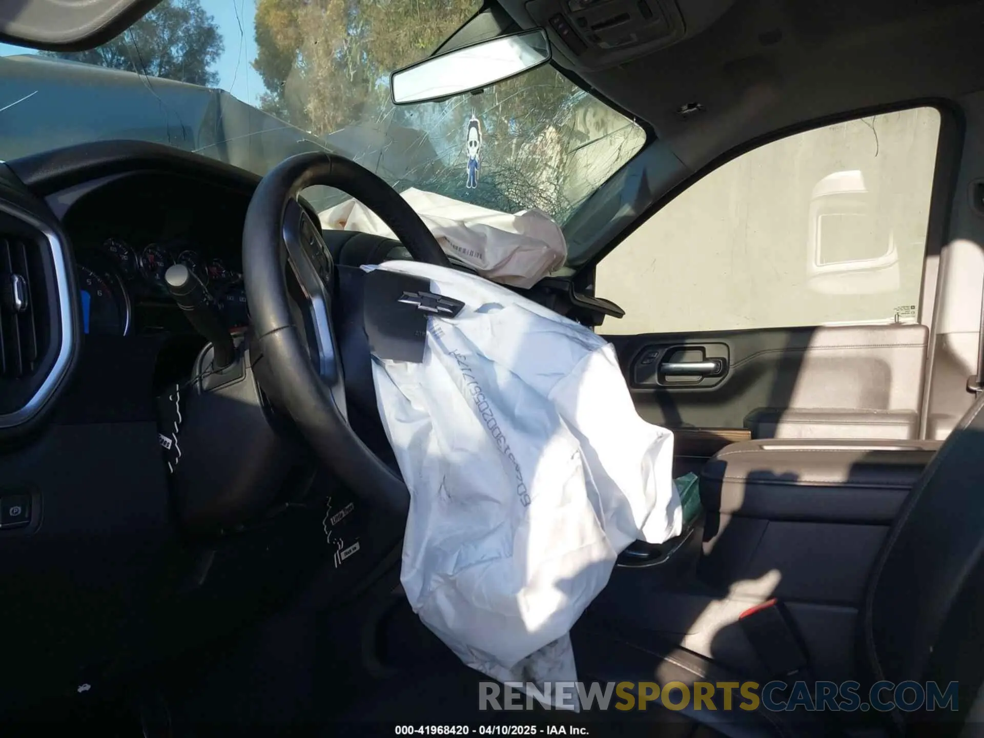14 Photograph of a damaged car 3GCUYEED8KG158409 CHEVROLET SILVERADO 1500 2019