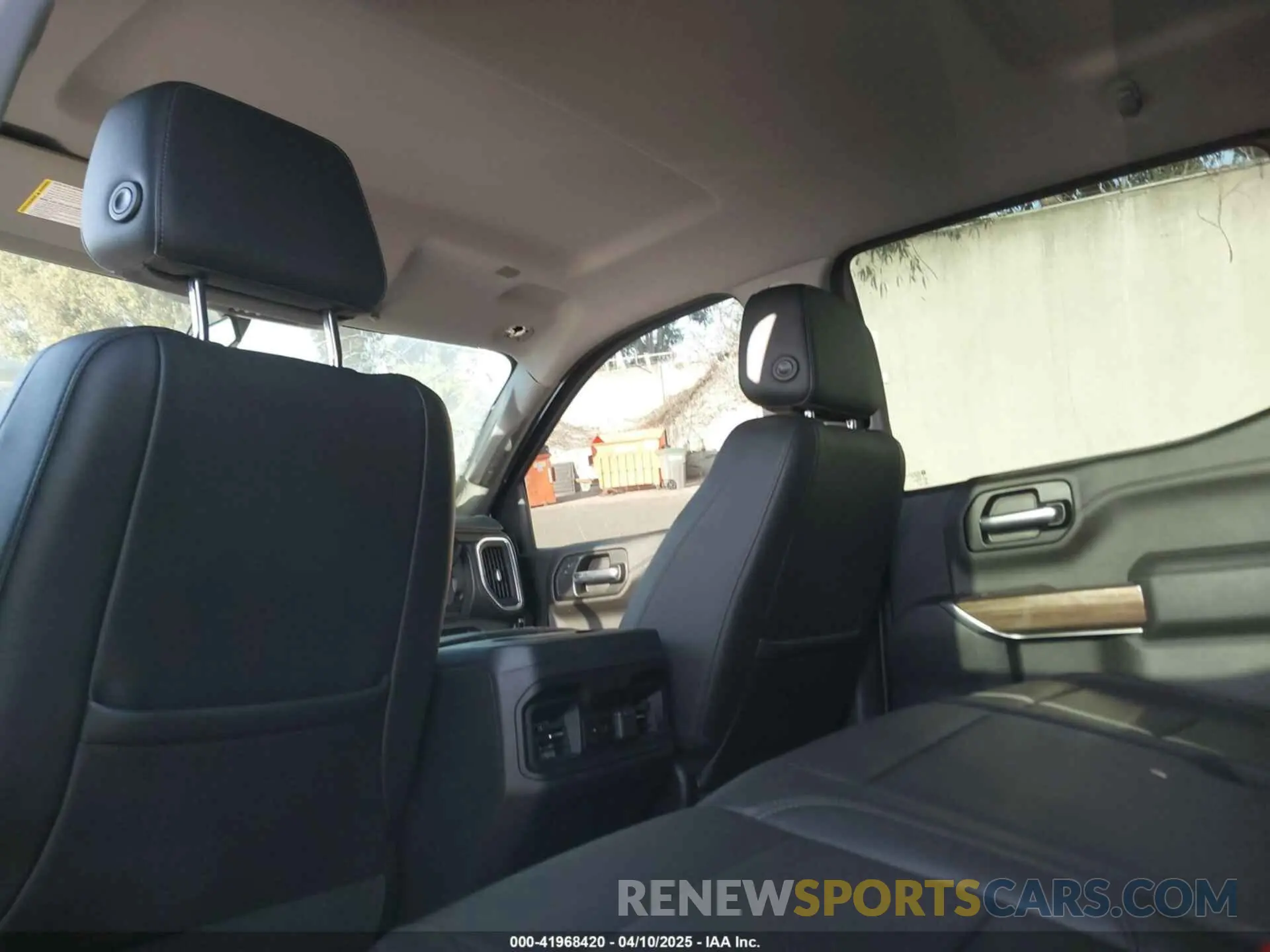 16 Photograph of a damaged car 3GCUYEED8KG158409 CHEVROLET SILVERADO 1500 2019