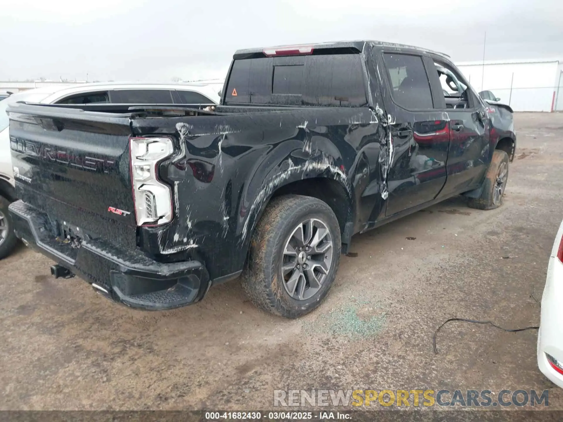4 Photograph of a damaged car 3GCUYEED9KG101409 CHEVROLET SILVERADO 1500 2019