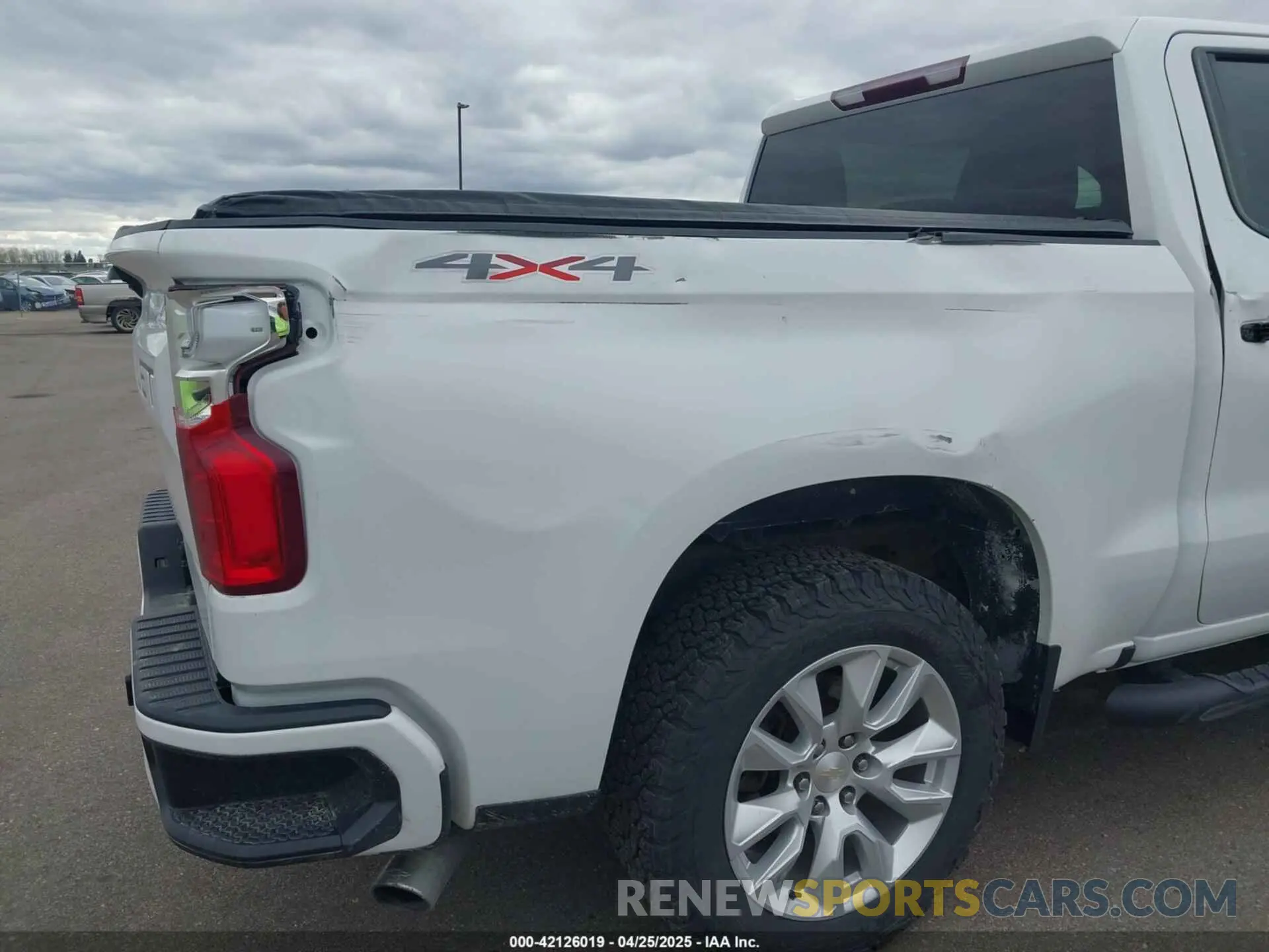 17 Photograph of a damaged car 1GCPYBEH5LZ321632 CHEVROLET SILVERADO 1500 2020
