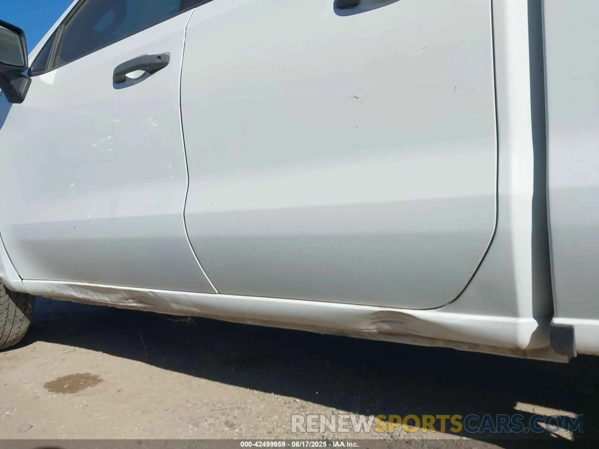 18 Photograph of a damaged car 1GCRYAEF4LZ179596 CHEVROLET SILVERADO 1500 2020