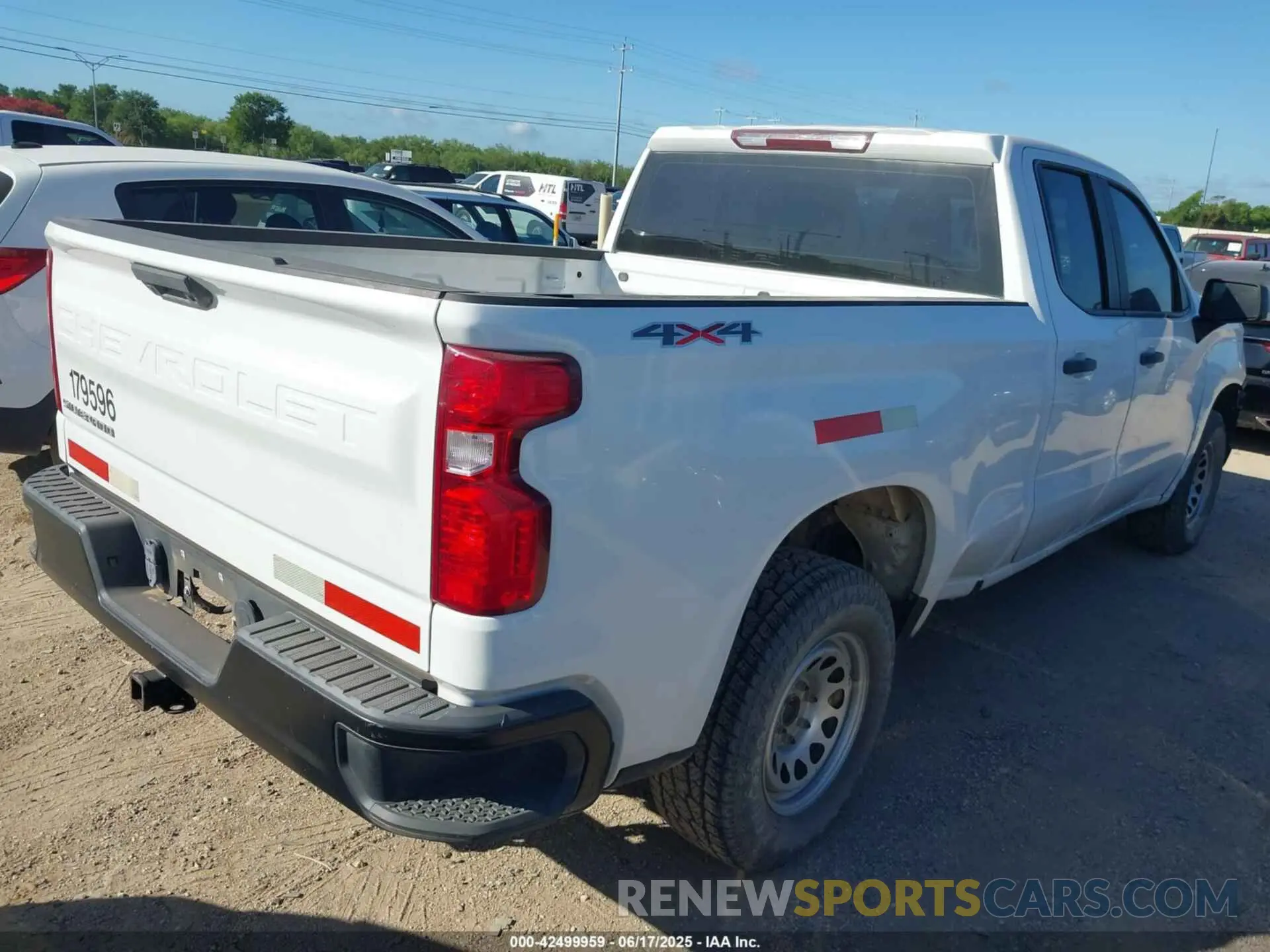 4 Photograph of a damaged car 1GCRYAEF4LZ179596 CHEVROLET SILVERADO 1500 2020
