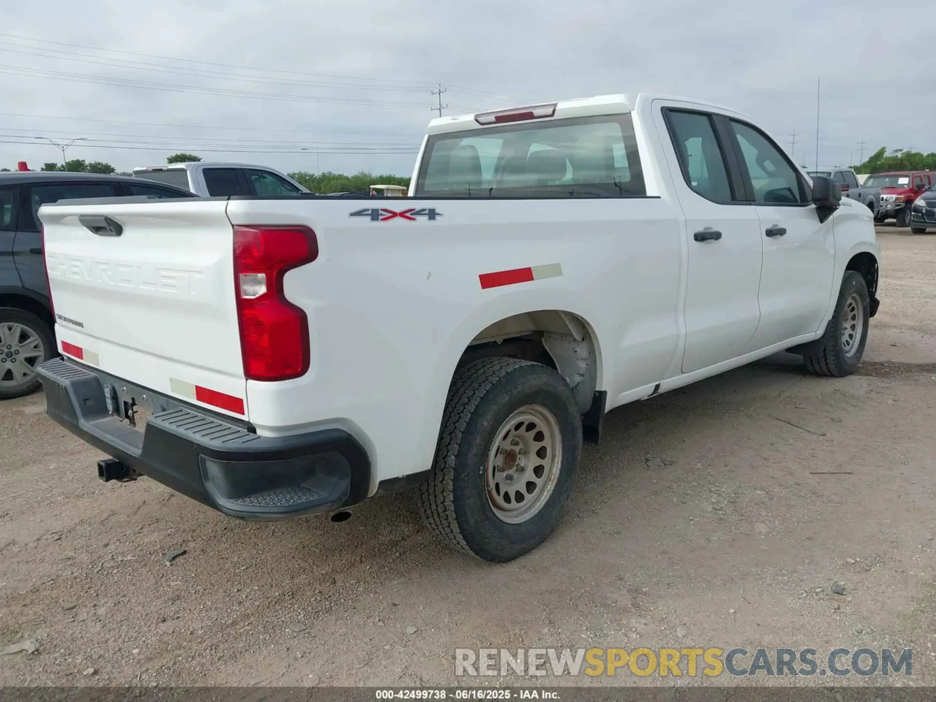 4 Photograph of a damaged car 1GCRYAEF5LZ176626 CHEVROLET SILVERADO 1500 2020