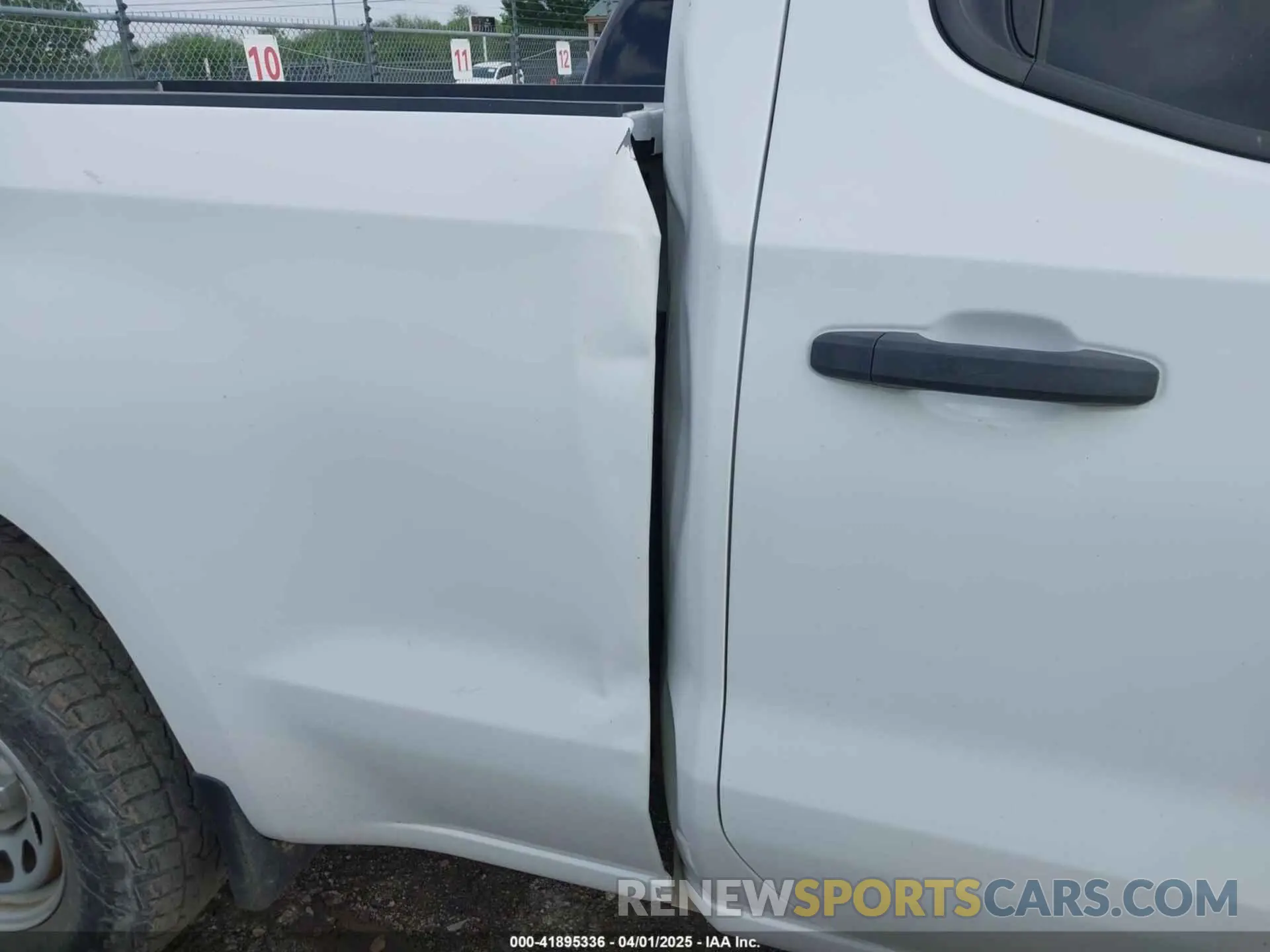 17 Photograph of a damaged car 1GCRYAEF7LZ176515 CHEVROLET SILVERADO 1500 2020