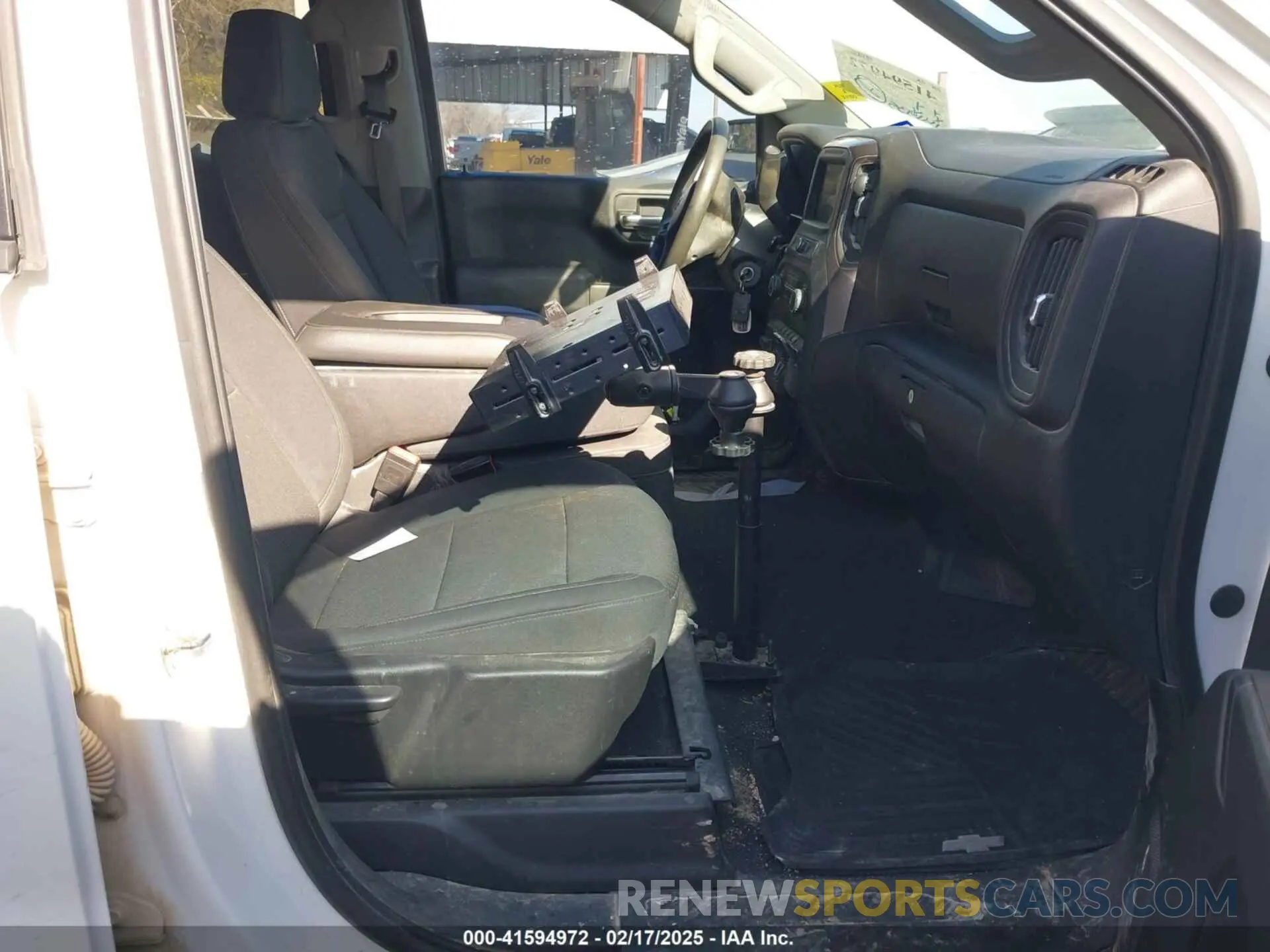 5 Photograph of a damaged car 1GCRYAEF8LZ177687 CHEVROLET SILVERADO 1500 2020
