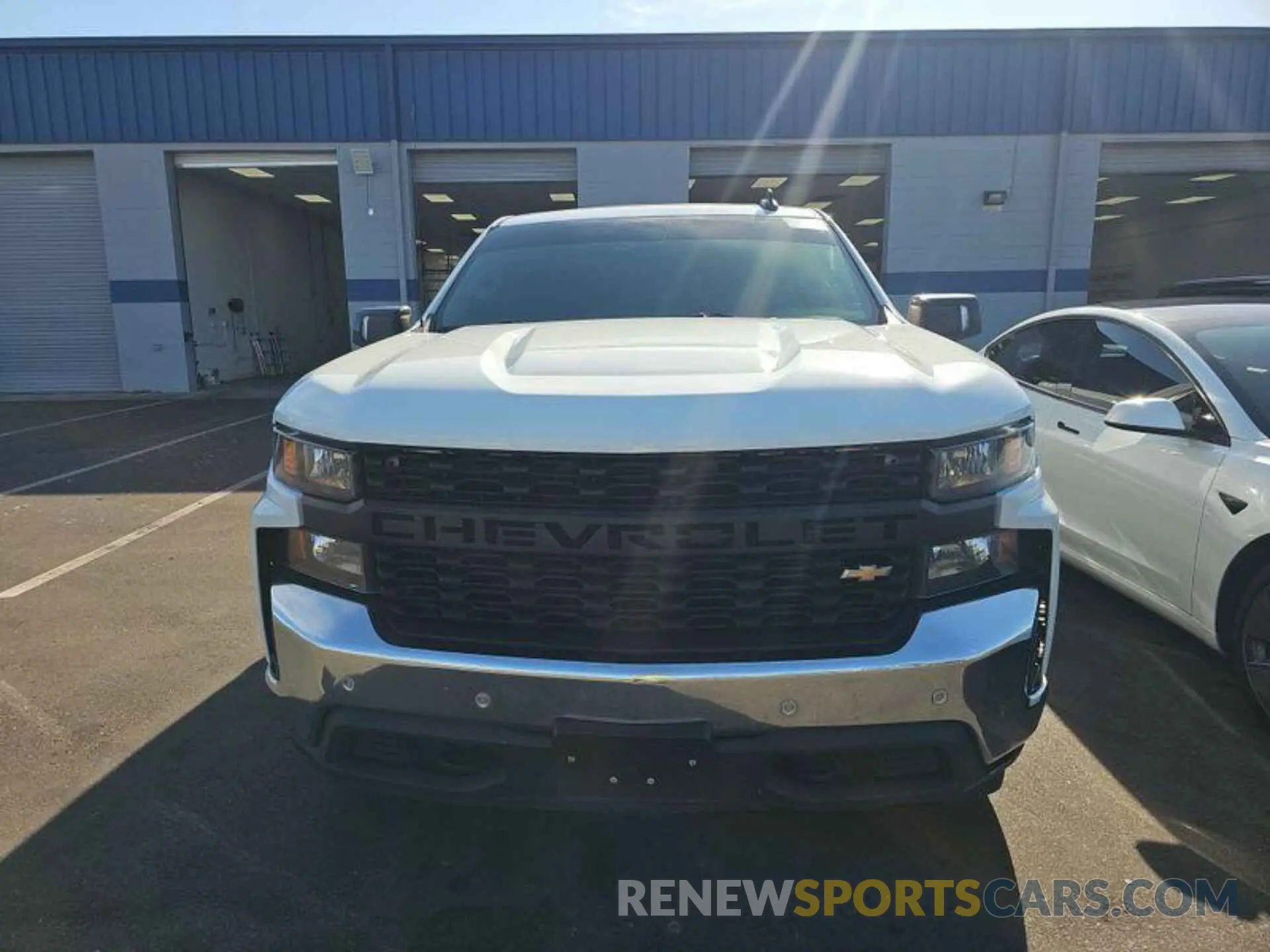 18 Photograph of a damaged car 1GCRYAEH7LZ267429 CHEVROLET SILVERADO 1500 2020
