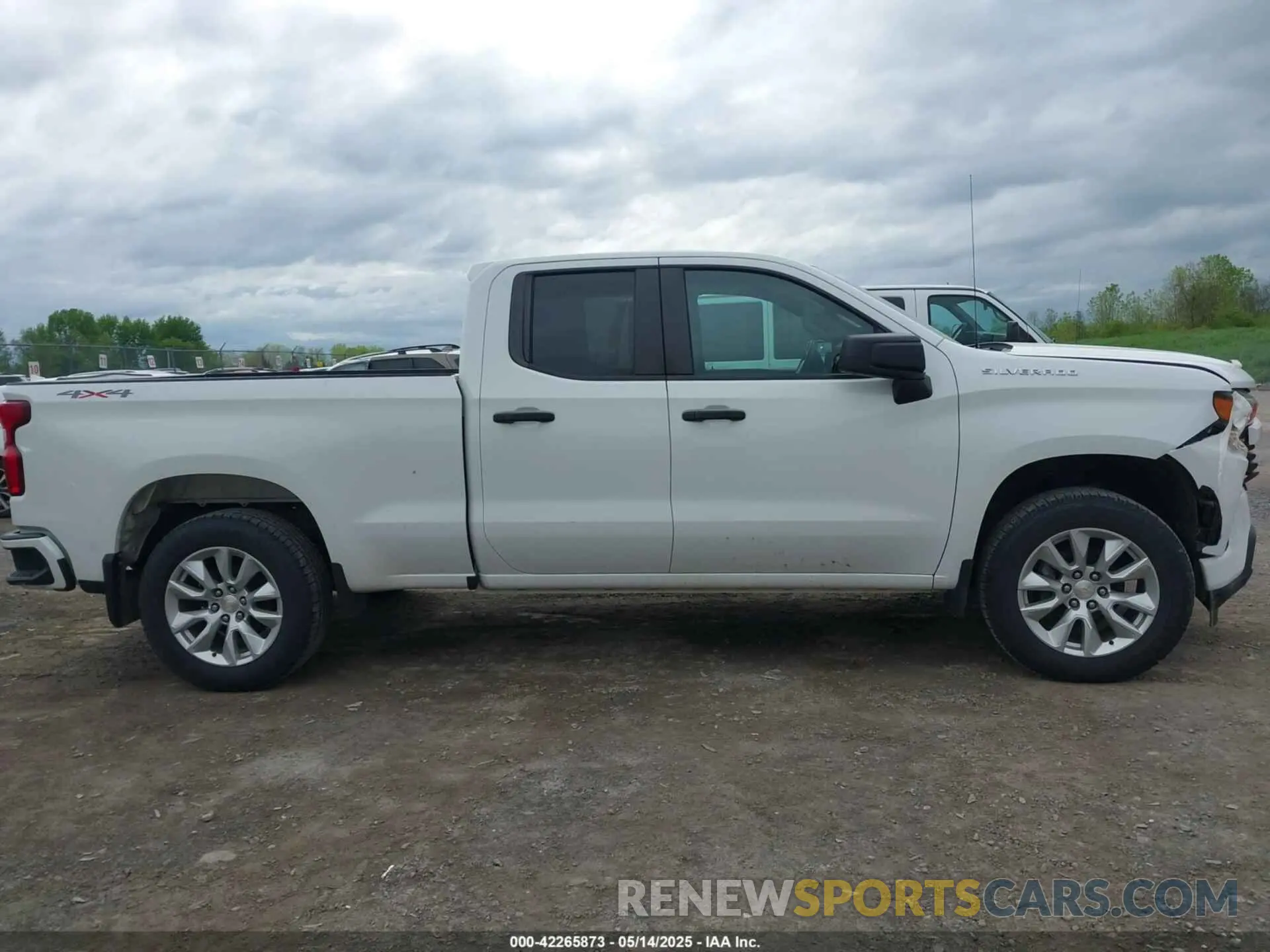 13 Photograph of a damaged car 1GCRYBEF0LZ290619 CHEVROLET SILVERADO 1500 2020