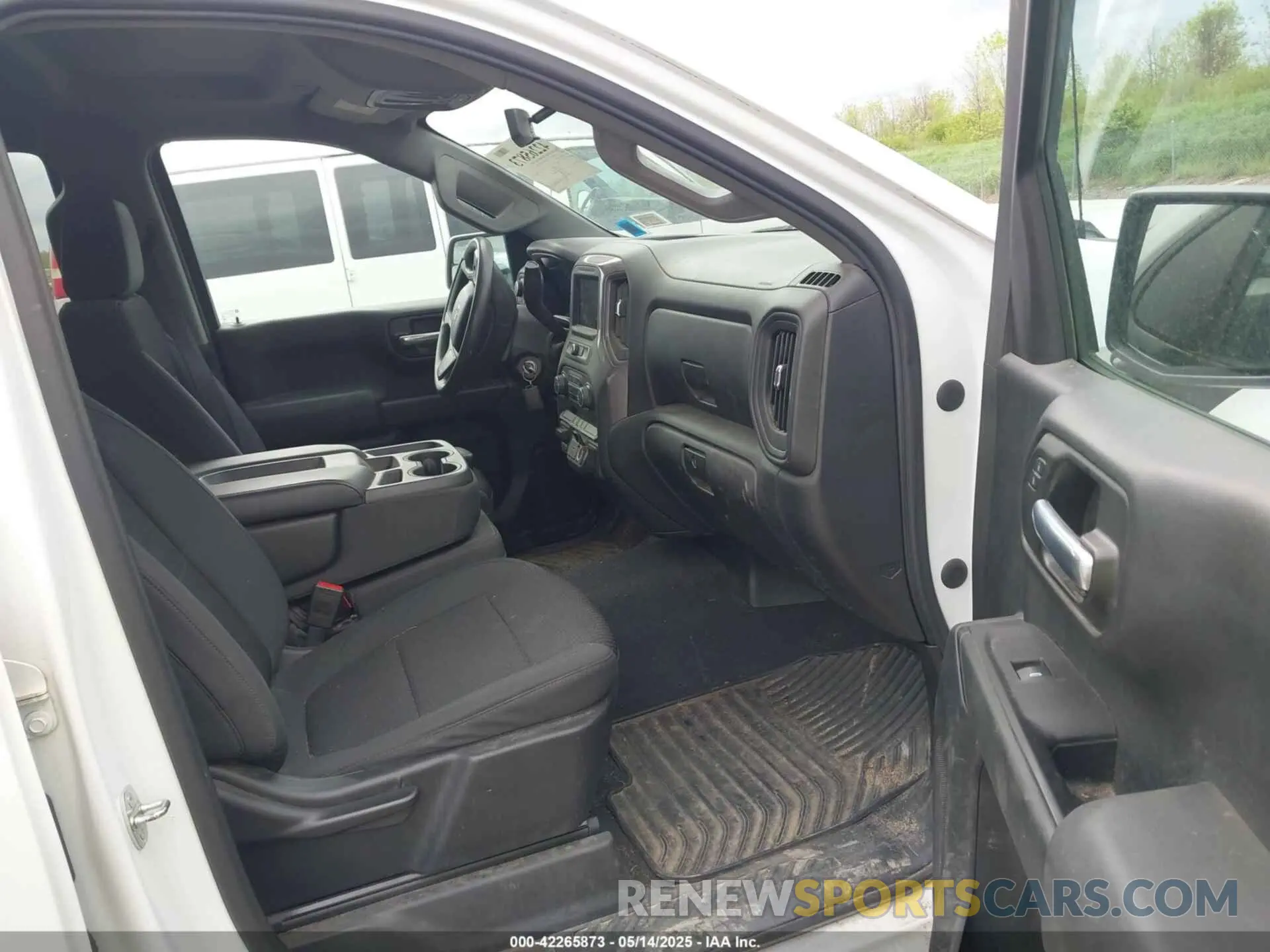 5 Photograph of a damaged car 1GCRYBEF0LZ290619 CHEVROLET SILVERADO 1500 2020