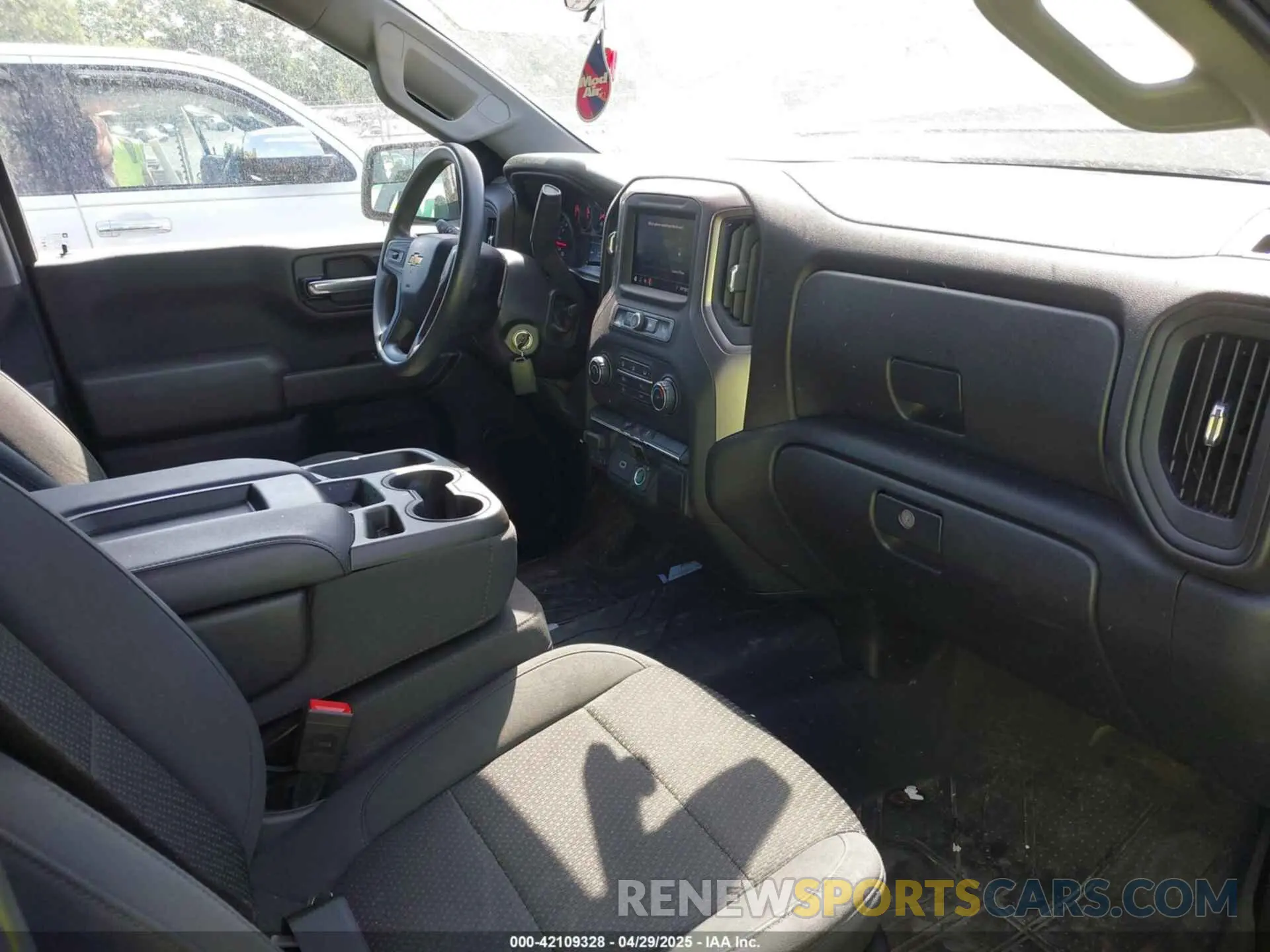 5 Фотография поврежденного автомобиля 1GCRYBEH0LZ337679 CHEVROLET SILVERADO 1500 2020