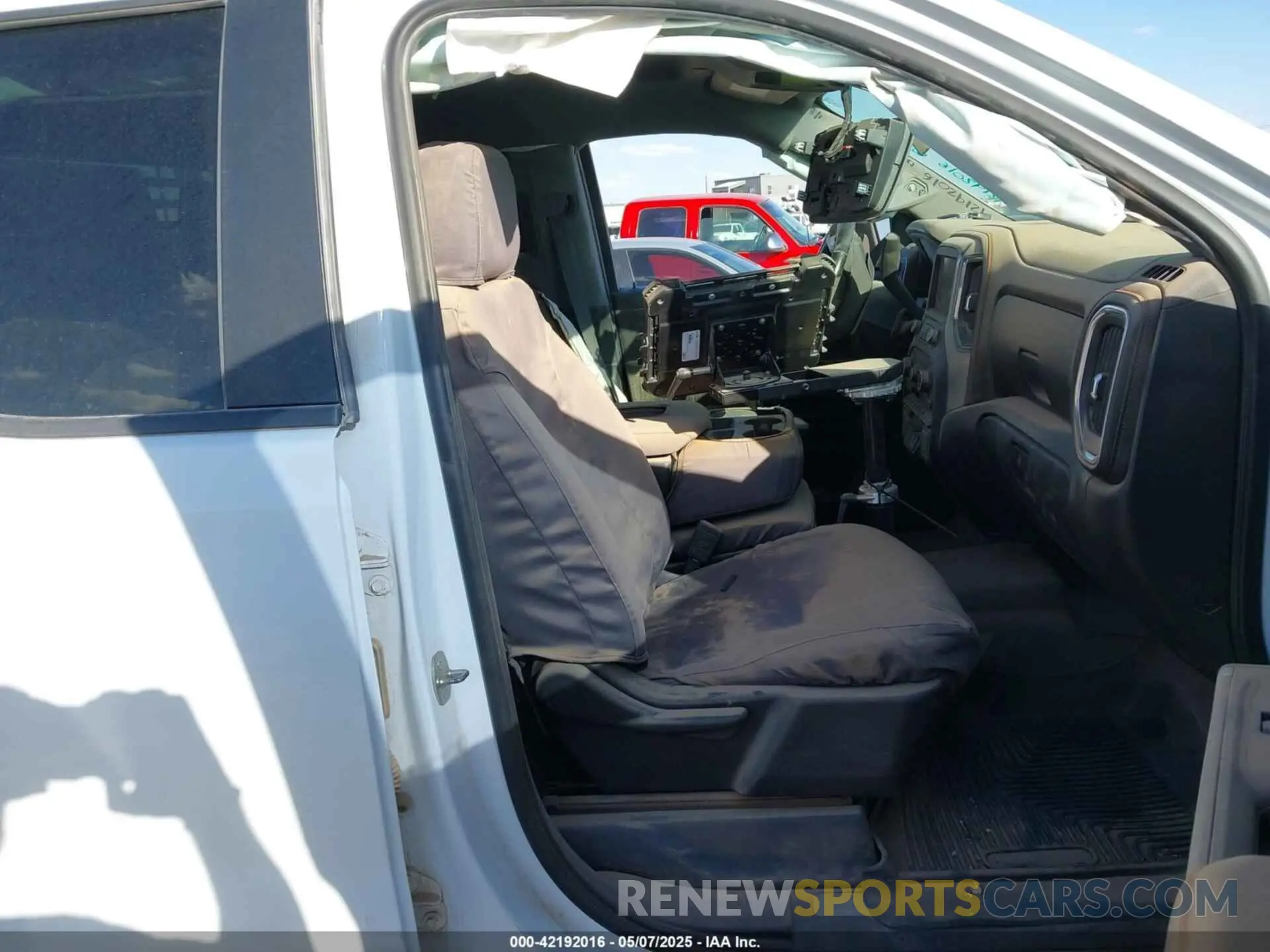 5 Photograph of a damaged car 1GCRYDED7LZ159245 CHEVROLET SILVERADO 1500 2020