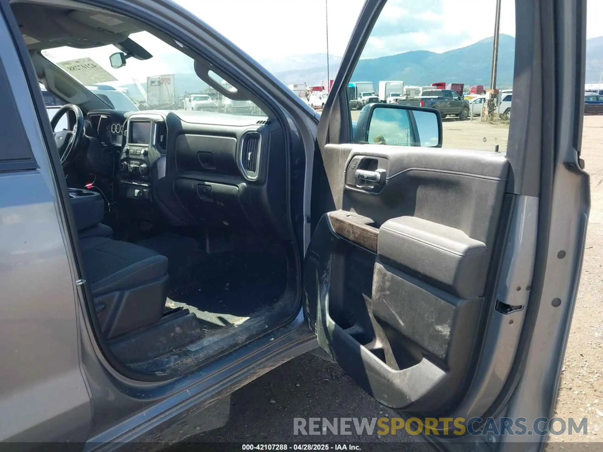 5 Photograph of a damaged car 1GCRYEED7LZ266933 CHEVROLET SILVERADO 1500 2020