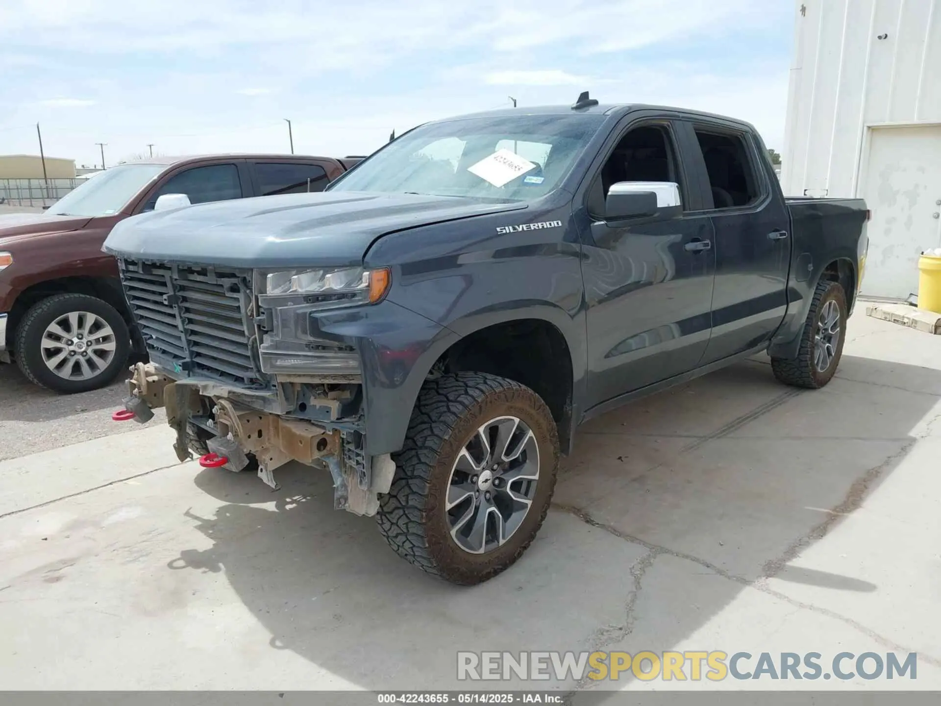 2 Фотография поврежденного автомобиля 1GCUYDEDXLZ225748 CHEVROLET SILVERADO 1500 2020
