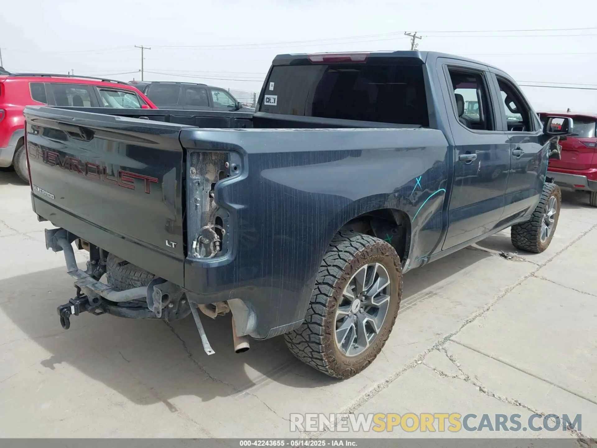4 Фотография поврежденного автомобиля 1GCUYDEDXLZ225748 CHEVROLET SILVERADO 1500 2020