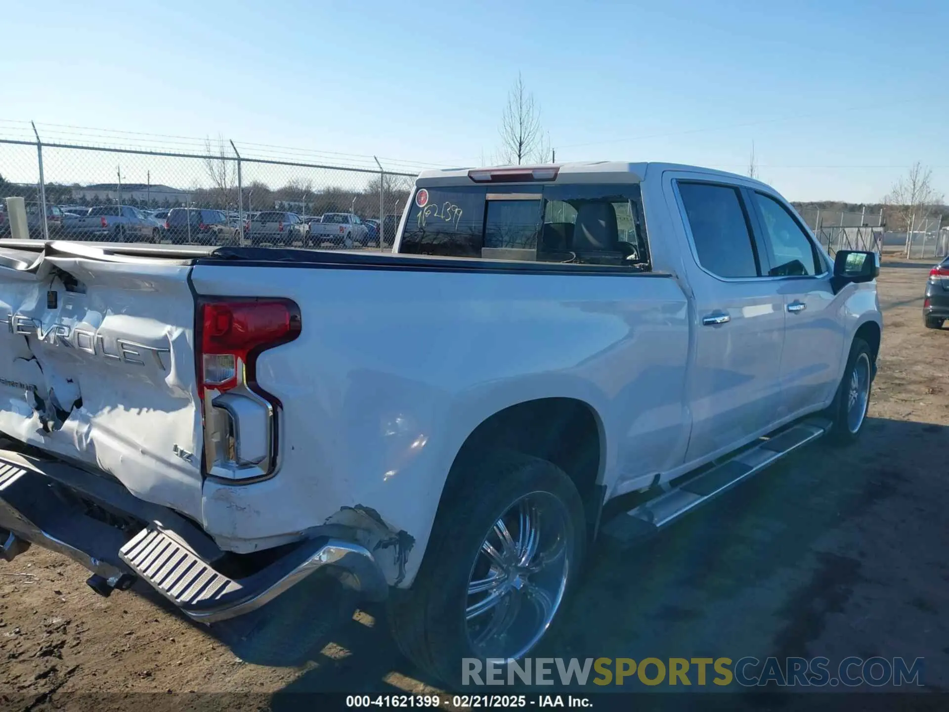 4 Фотография поврежденного автомобиля 1GCUYGEDXLZ177976 CHEVROLET SILVERADO 1500 2020