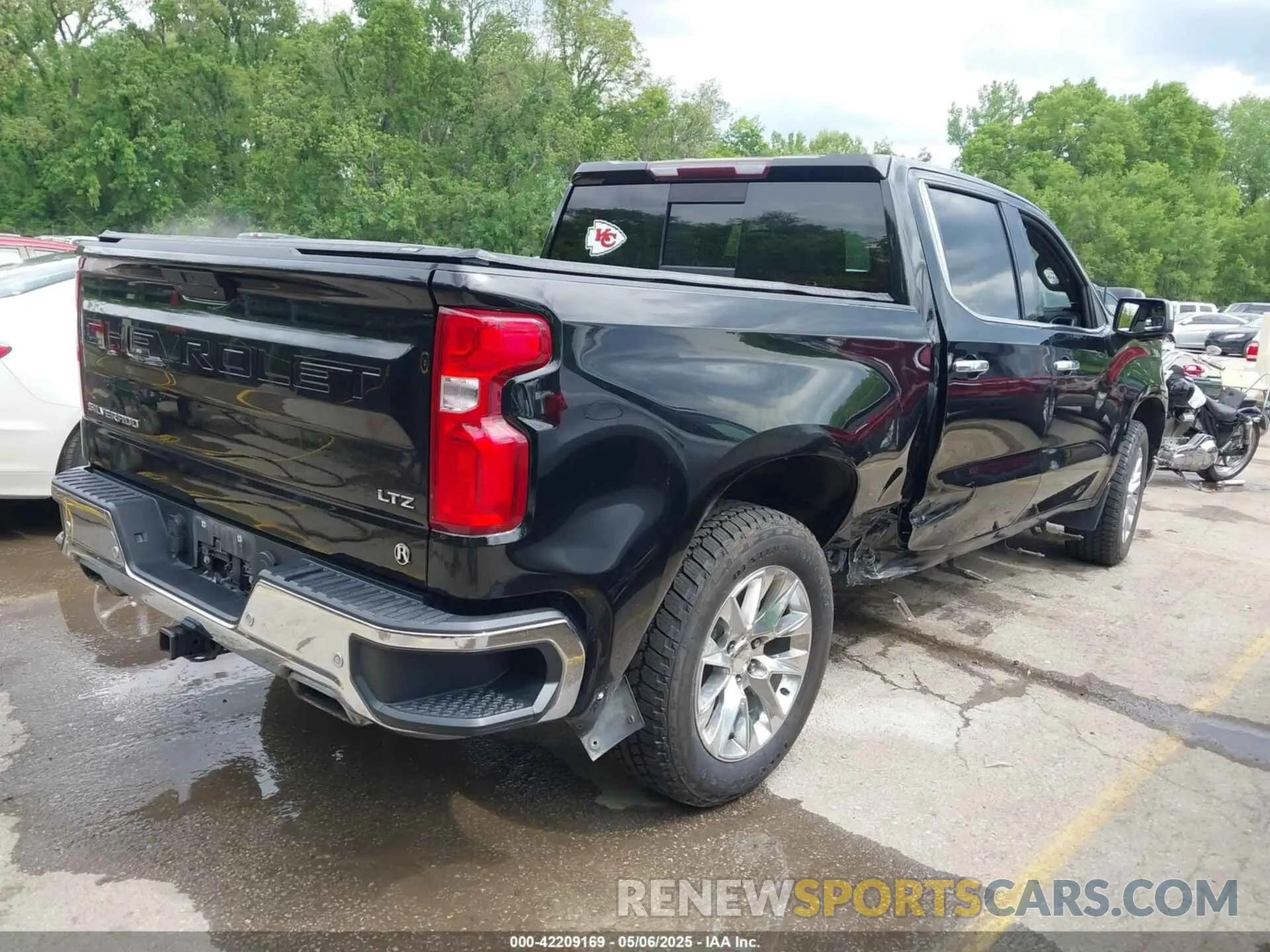 4 Photograph of a damaged car 1GCUYGEDXLZ220759 CHEVROLET SILVERADO 1500 2020