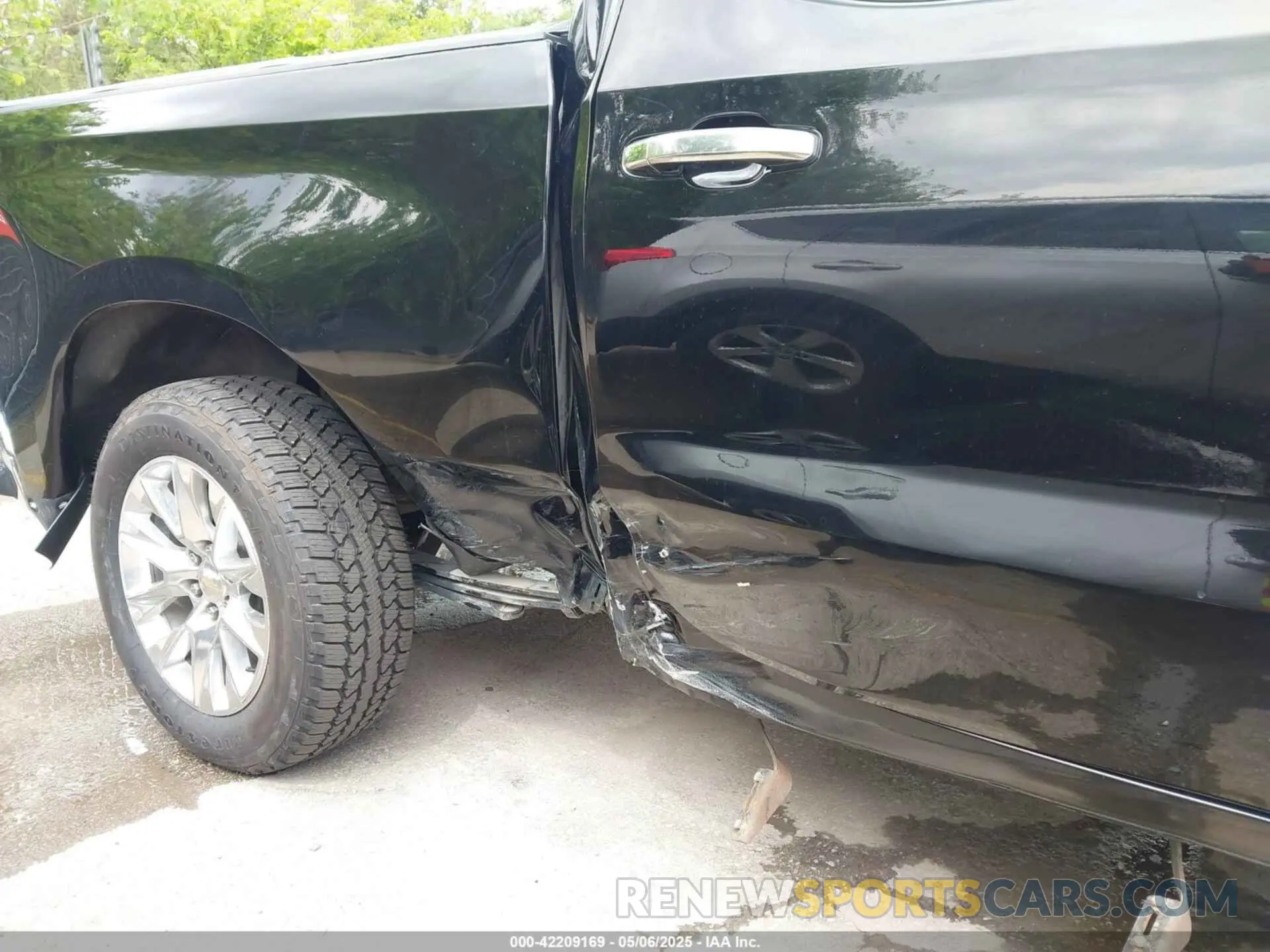 6 Photograph of a damaged car 1GCUYGEDXLZ220759 CHEVROLET SILVERADO 1500 2020