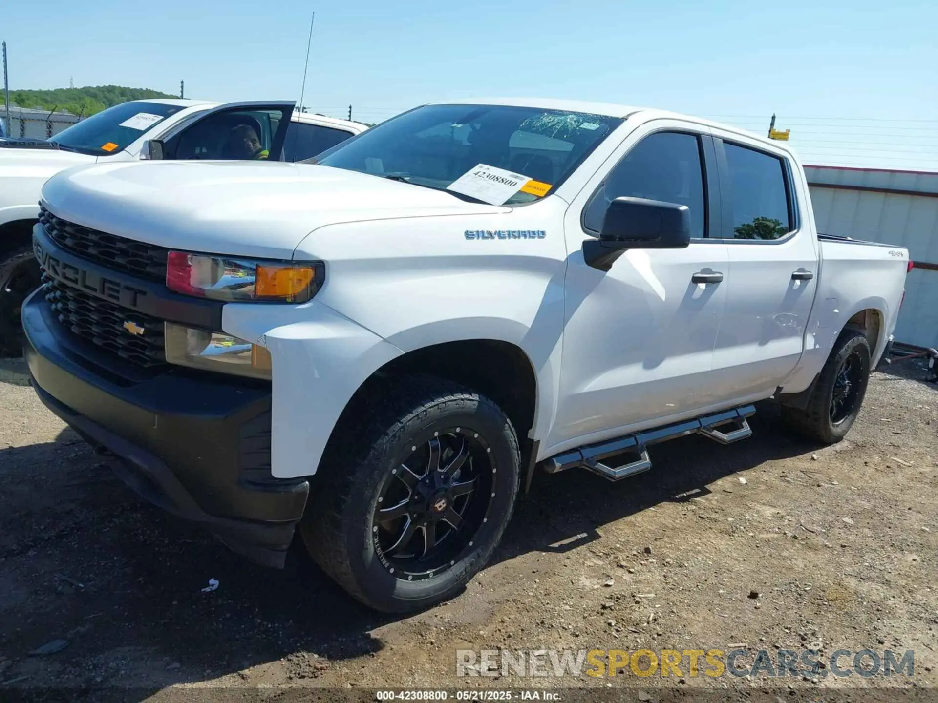 2 Photograph of a damaged car 3GCPYAEH9LG330263 CHEVROLET SILVERADO 1500 2020