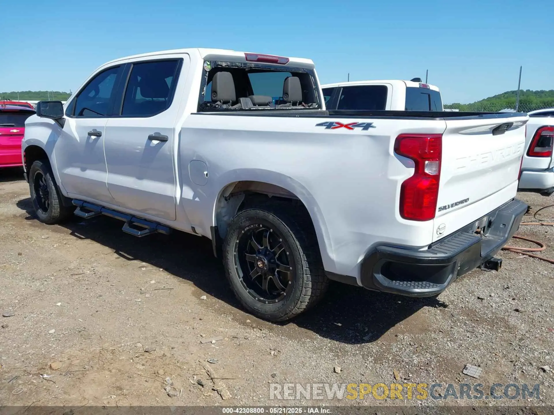 3 Photograph of a damaged car 3GCPYAEH9LG330263 CHEVROLET SILVERADO 1500 2020
