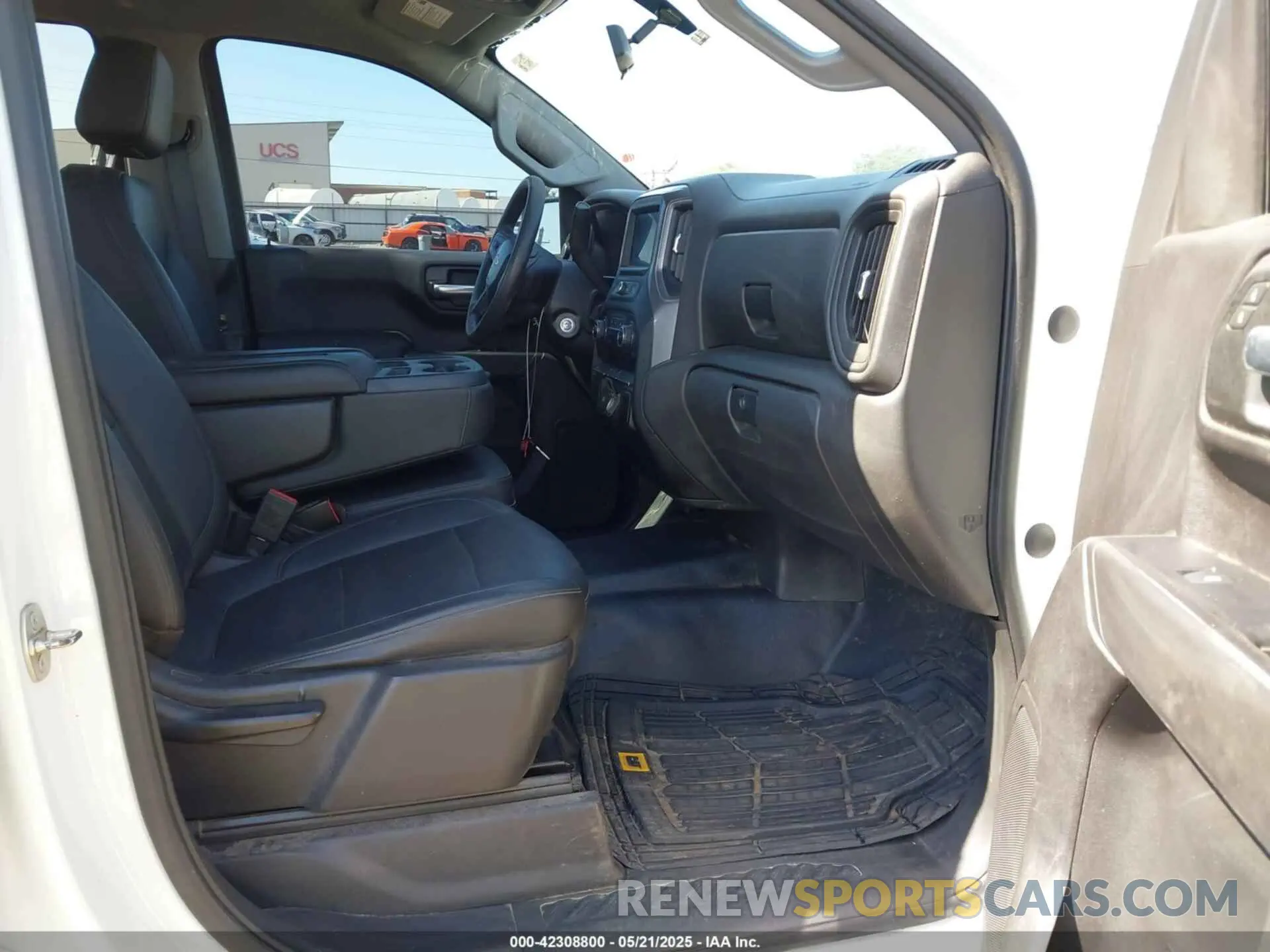 5 Photograph of a damaged car 3GCPYAEH9LG330263 CHEVROLET SILVERADO 1500 2020