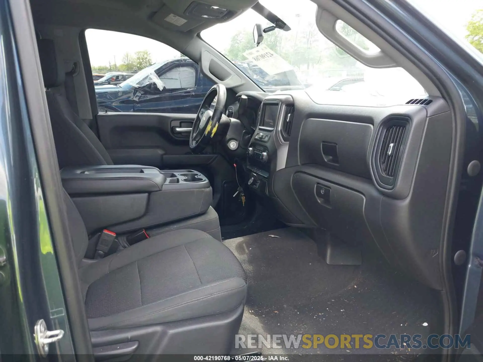 5 Photograph of a damaged car 3GCPYBEH5LG312154 CHEVROLET SILVERADO 1500 2020