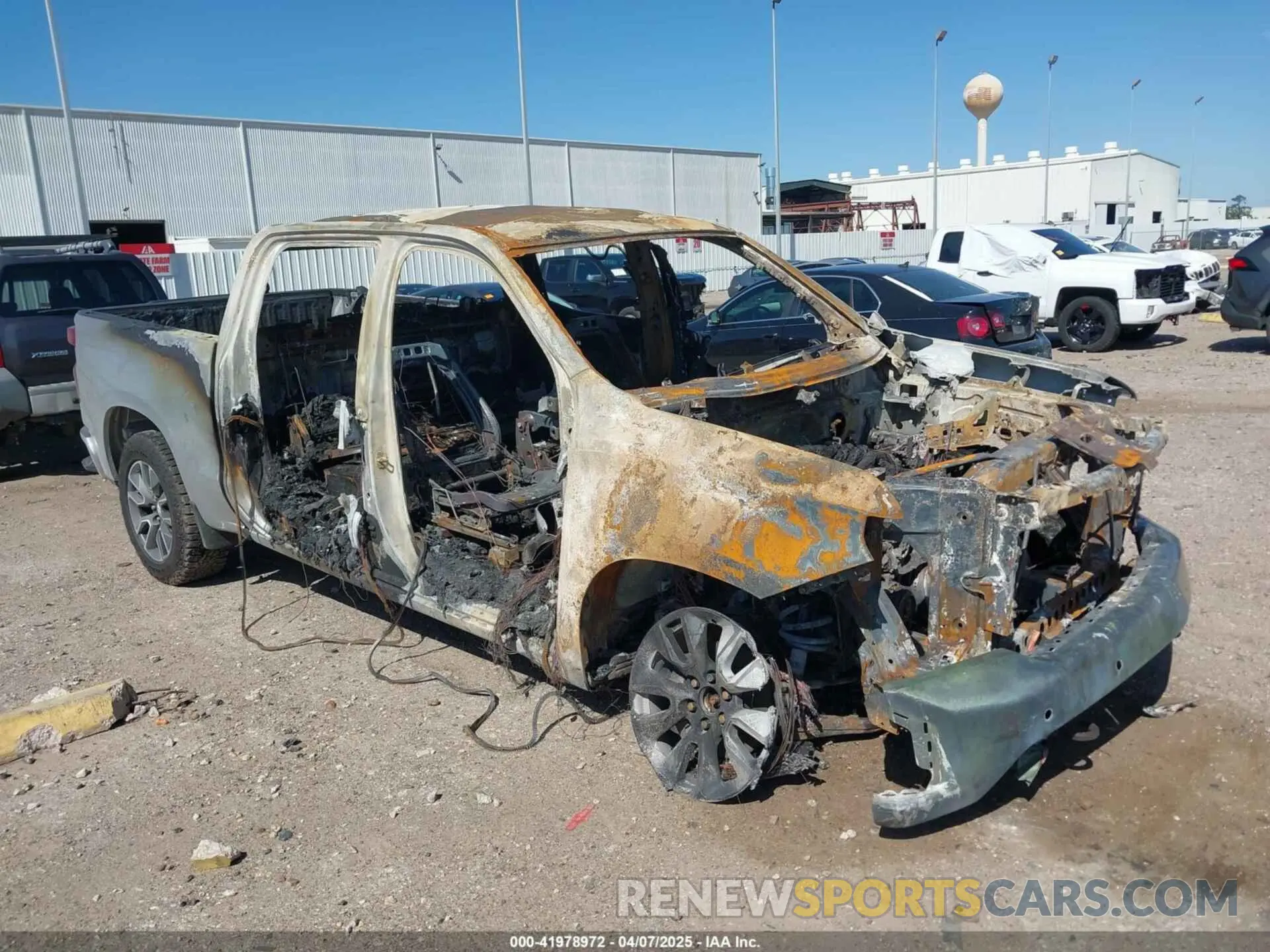 1 Photograph of a damaged car 3GCUYDED0LG261562 CHEVROLET SILVERADO 1500 2020