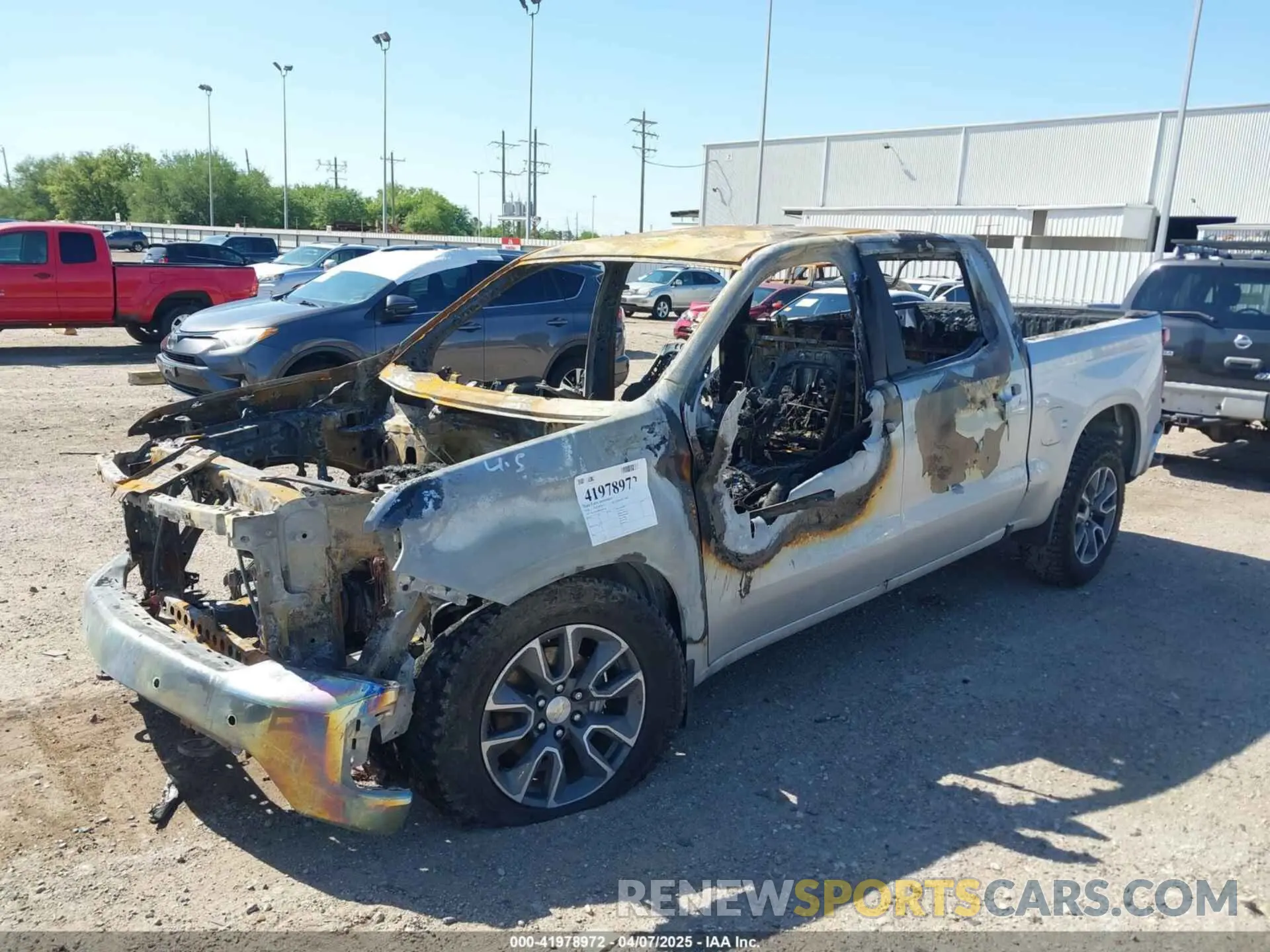 2 Photograph of a damaged car 3GCUYDED0LG261562 CHEVROLET SILVERADO 1500 2020