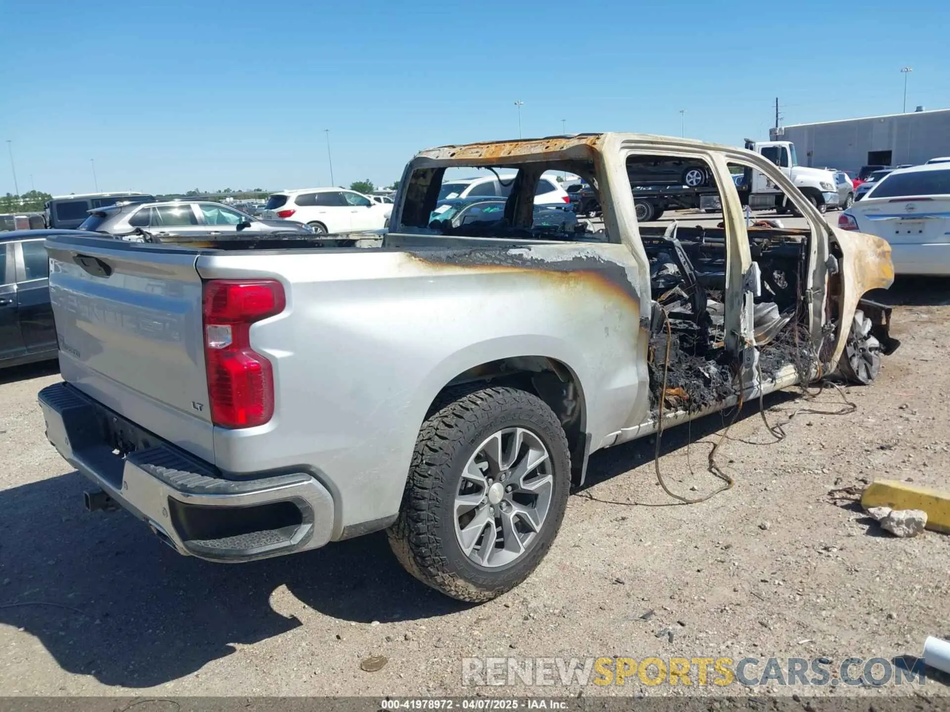 4 Photograph of a damaged car 3GCUYDED0LG261562 CHEVROLET SILVERADO 1500 2020