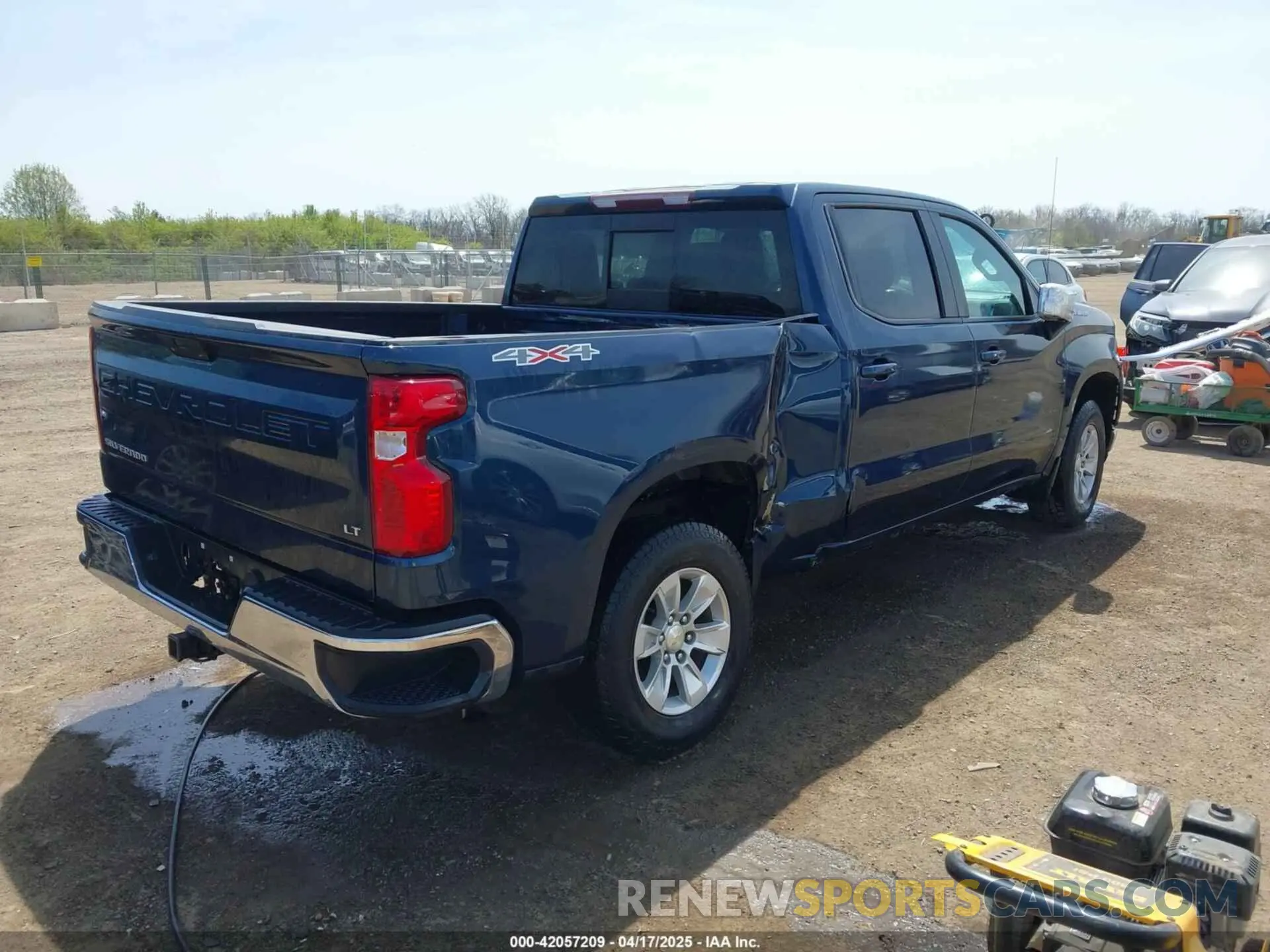 4 Photograph of a damaged car 3GCUYDED3LG339171 CHEVROLET SILVERADO 1500 2020
