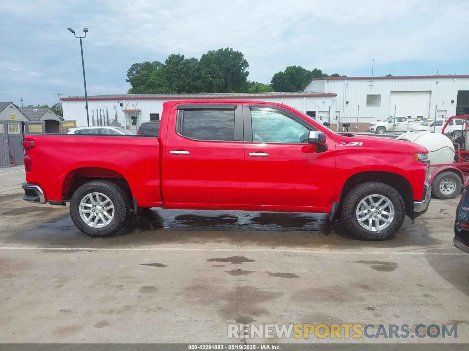 13 Фотография поврежденного автомобиля 3GCUYDED6LG418611 CHEVROLET SILVERADO 1500 2020
