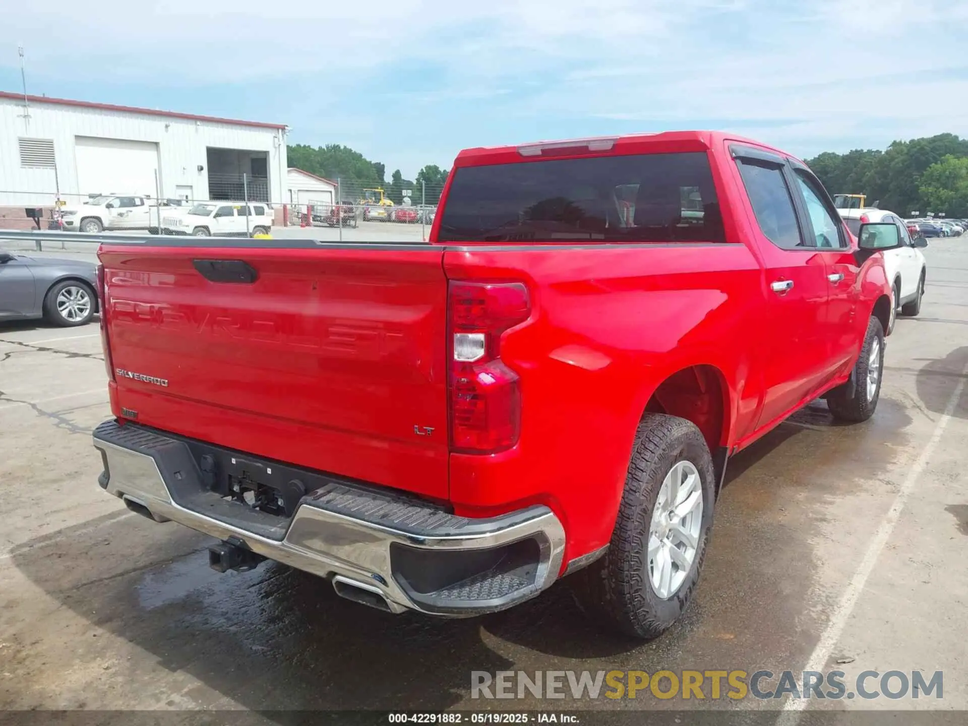 4 Фотография поврежденного автомобиля 3GCUYDED6LG418611 CHEVROLET SILVERADO 1500 2020