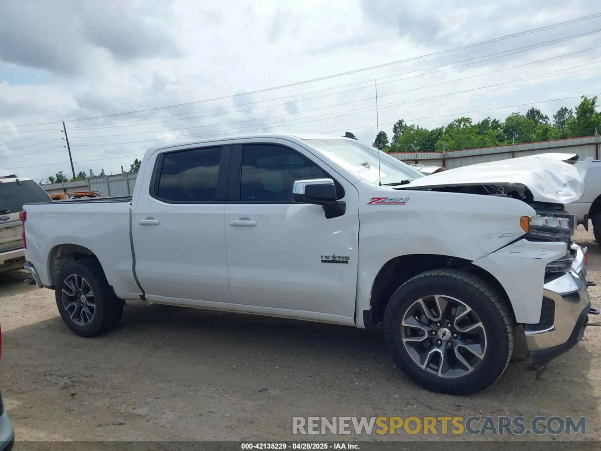 13 Photograph of a damaged car 3GCUYDED7LG274258 CHEVROLET SILVERADO 1500 2020