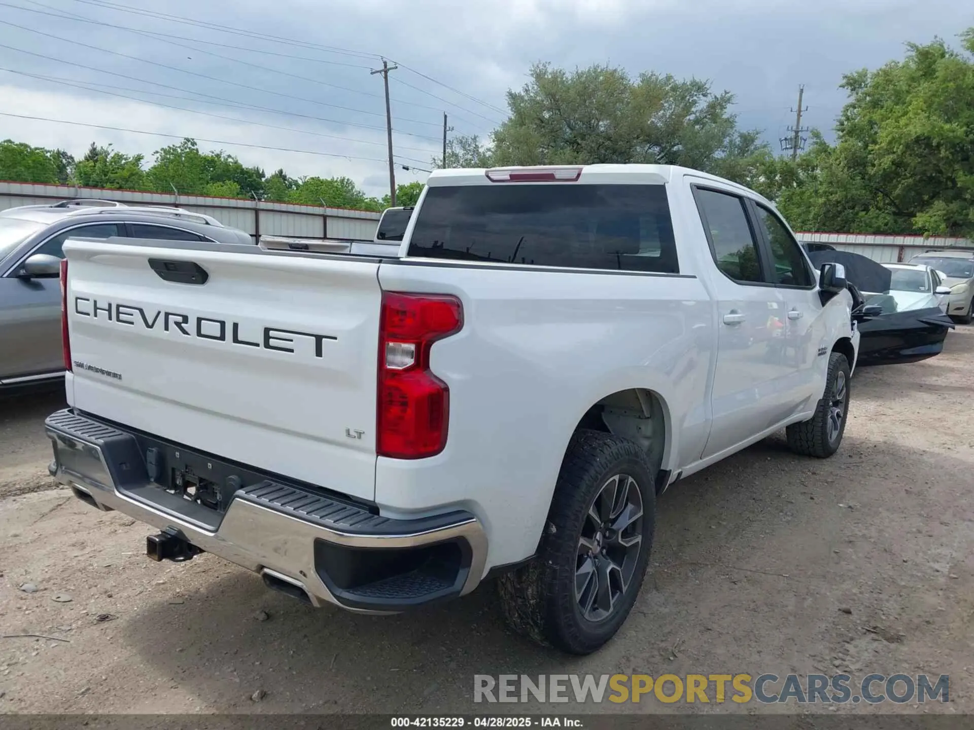 4 Photograph of a damaged car 3GCUYDED7LG274258 CHEVROLET SILVERADO 1500 2020