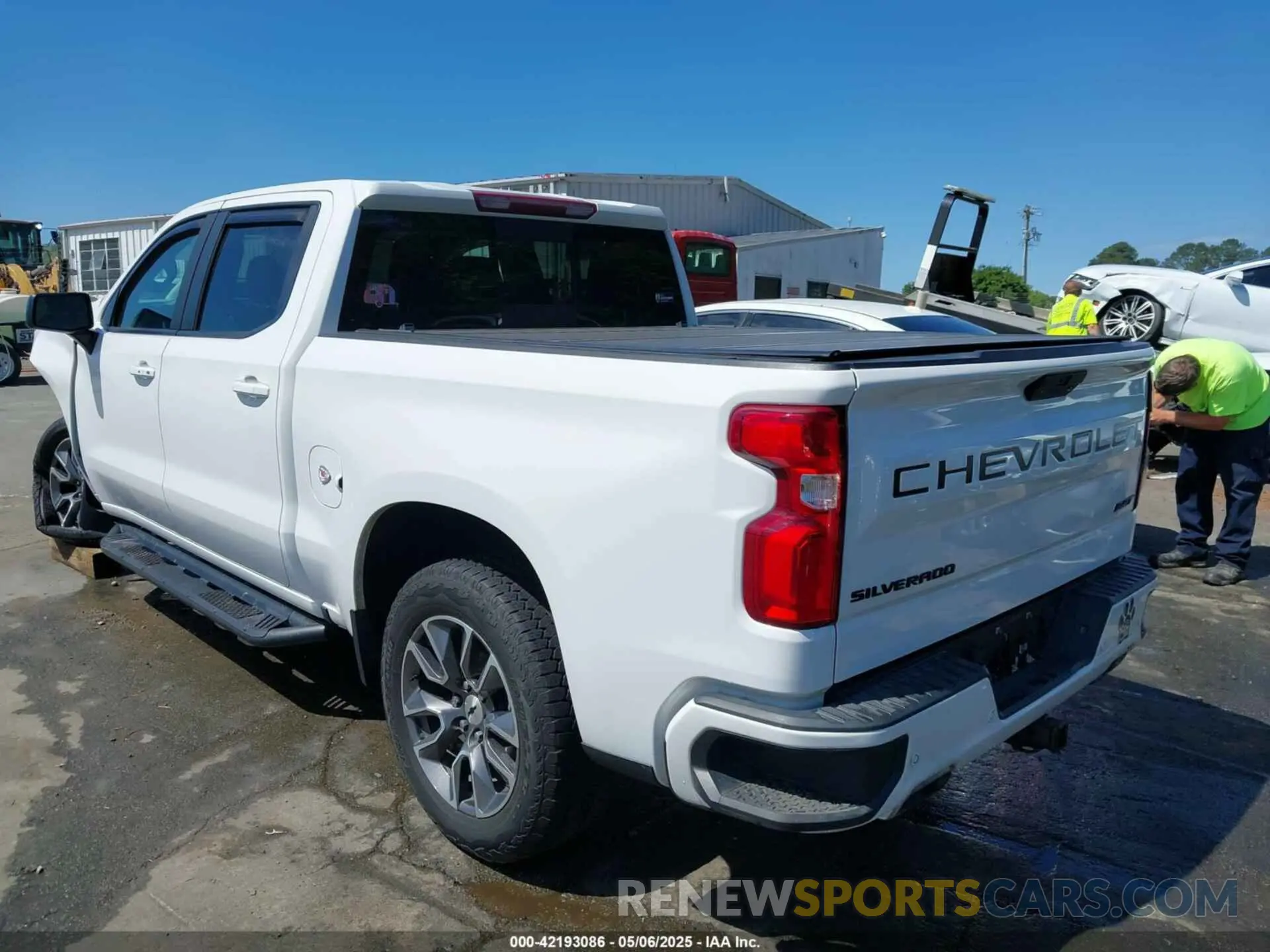 3 Фотография поврежденного автомобиля 3GCUYEED5LG141651 CHEVROLET SILVERADO 1500 2020