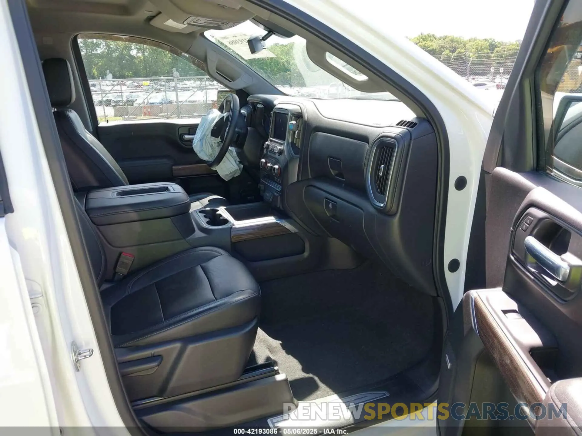 5 Фотография поврежденного автомобиля 3GCUYEED5LG141651 CHEVROLET SILVERADO 1500 2020
