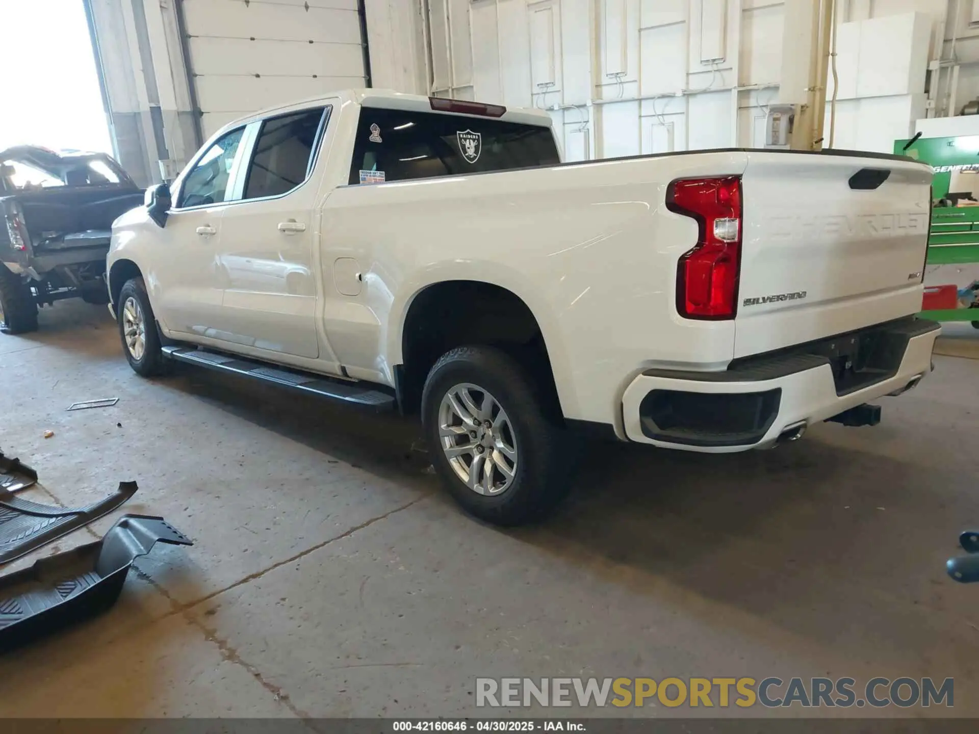 3 Фотография поврежденного автомобиля 3GCUYEEDXLG104675 CHEVROLET SILVERADO 1500 2020