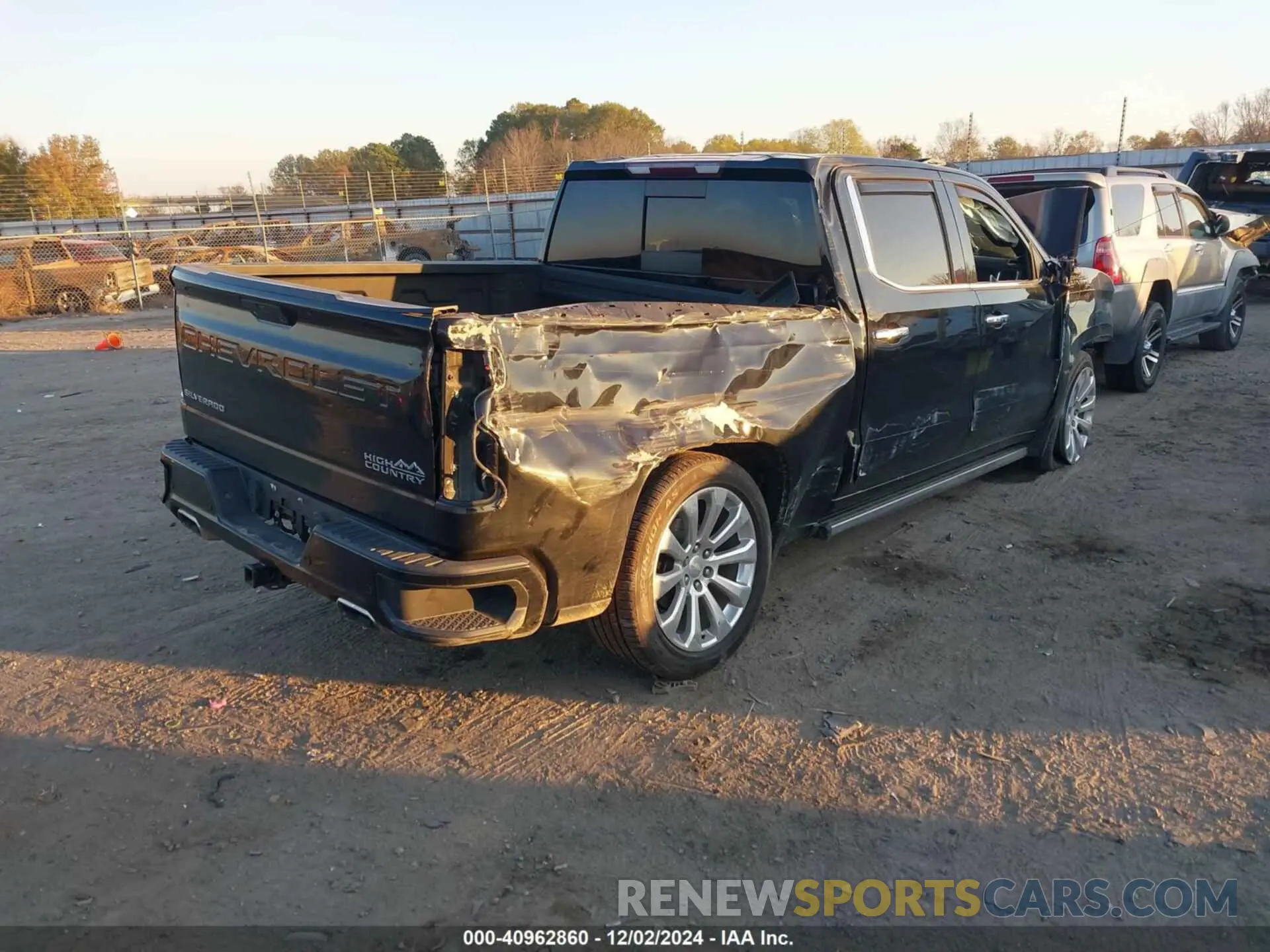 4 Фотография поврежденного автомобиля 3GCUYHEL1LG426016 CHEVROLET SILVERADO 1500 2020