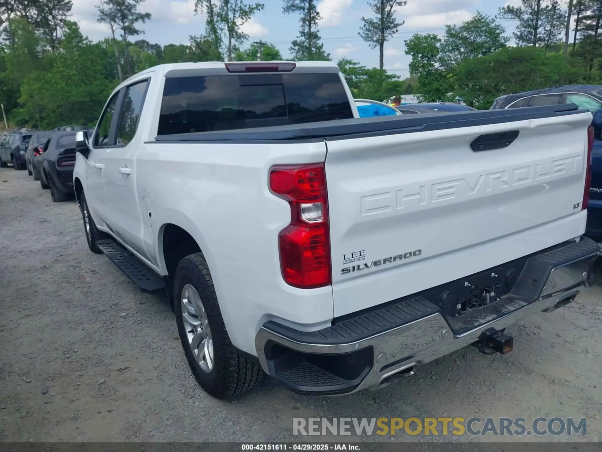 3 Photograph of a damaged car 1GCUYDED4MZ240179 CHEVROLET SILVERADO 1500 2021