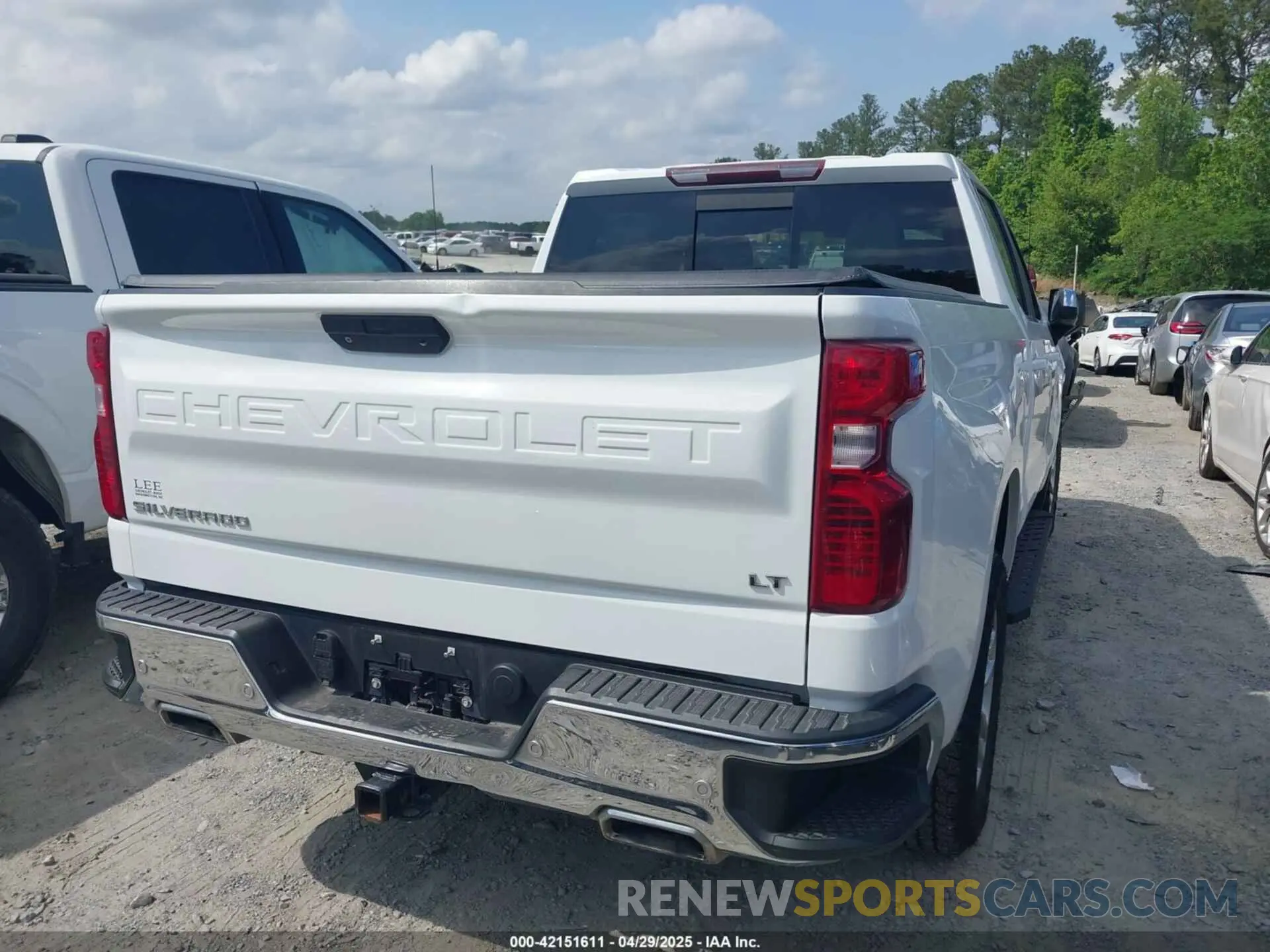 4 Photograph of a damaged car 1GCUYDED4MZ240179 CHEVROLET SILVERADO 1500 2021