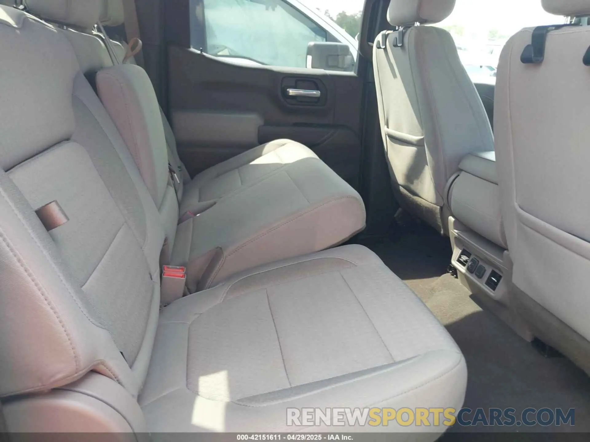 8 Photograph of a damaged car 1GCUYDED4MZ240179 CHEVROLET SILVERADO 1500 2021