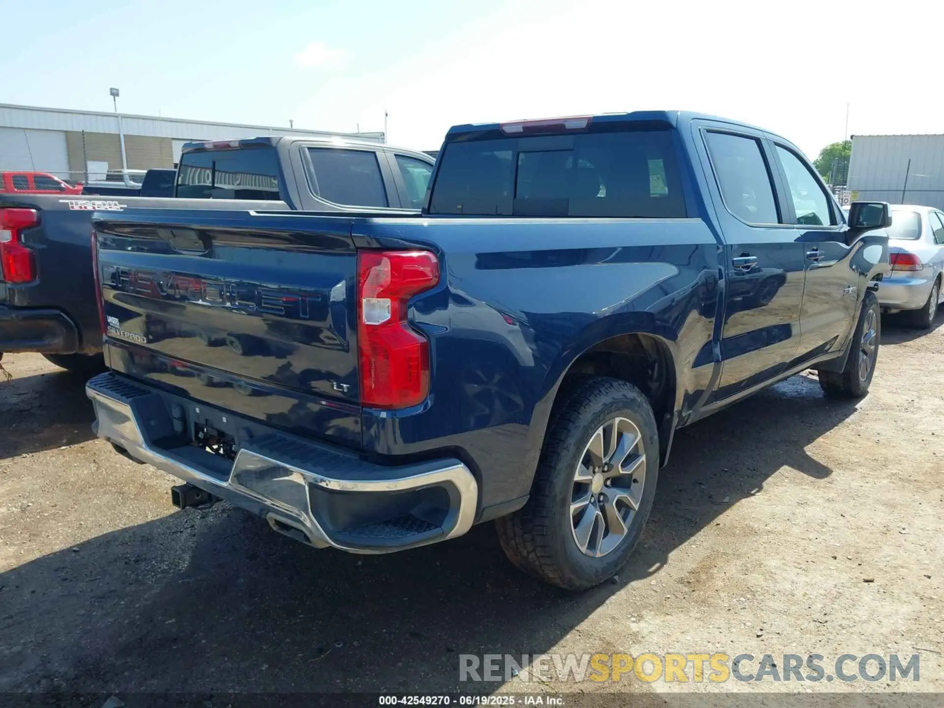 4 Photograph of a damaged car 1GCUYDED9MZ356493 CHEVROLET SILVERADO 1500 2021