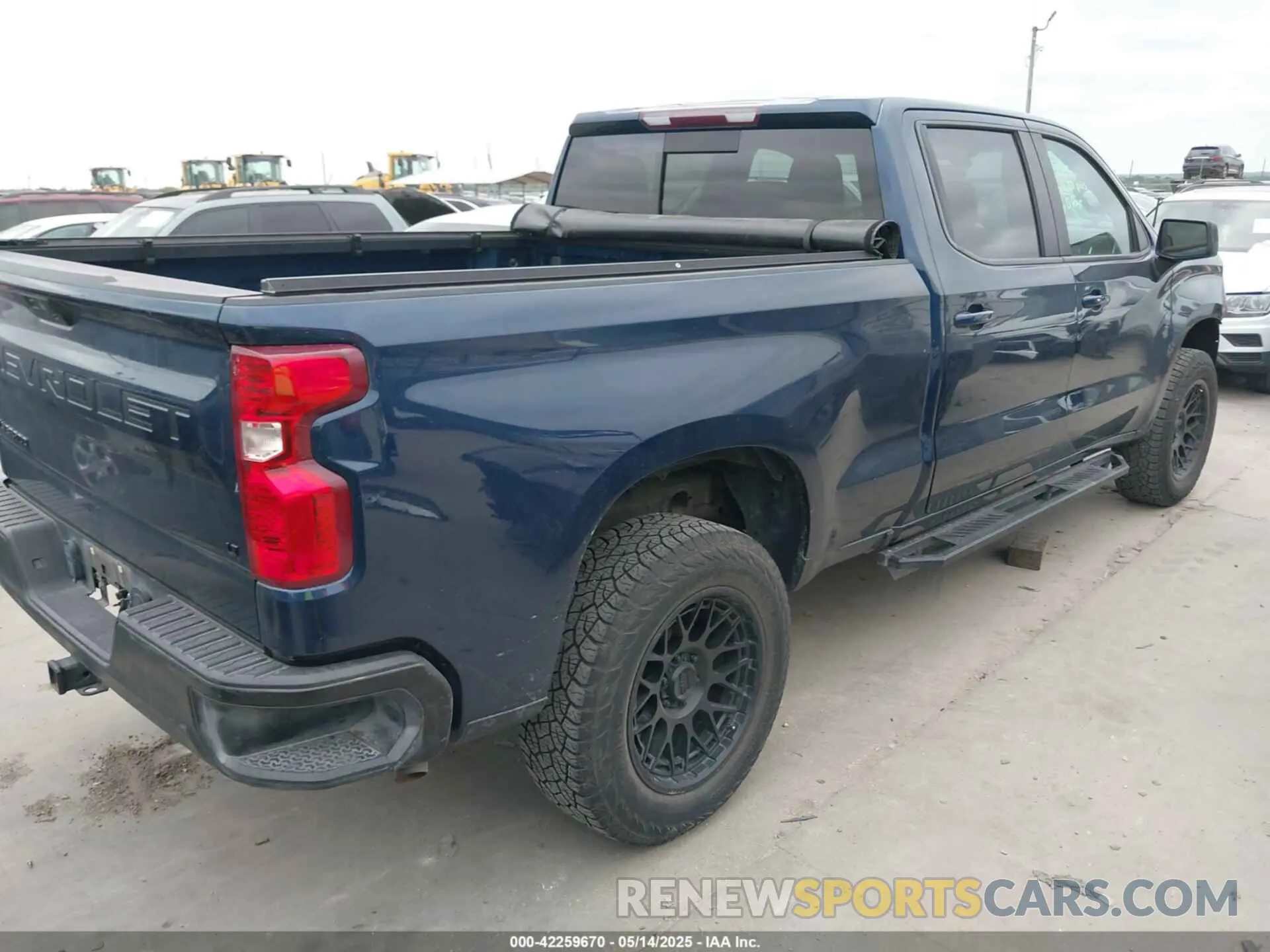 4 Photograph of a damaged car 3GCPWCEDXMG347007 CHEVROLET SILVERADO 1500 2021