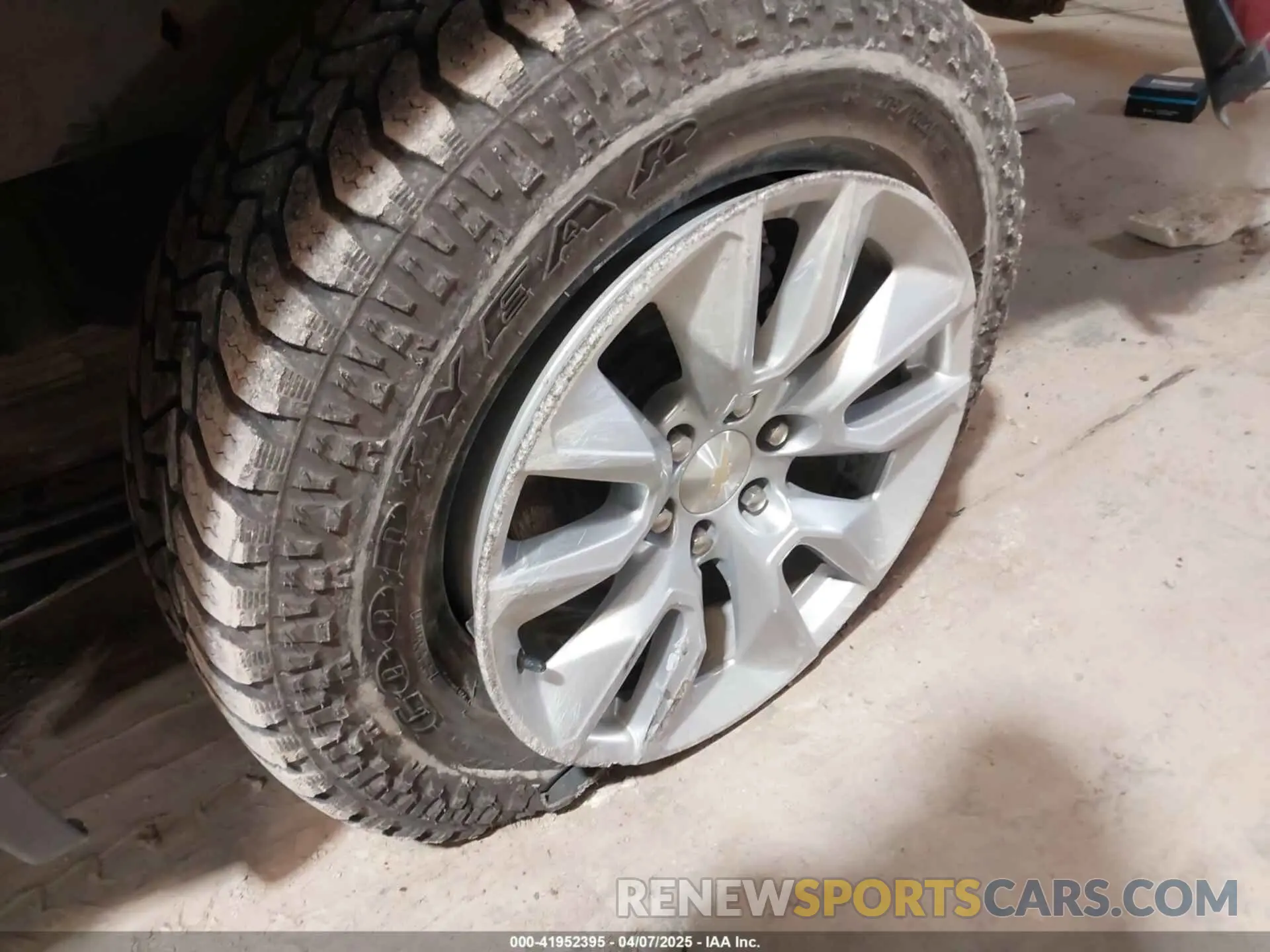 18 Photograph of a damaged car 3GCPYBEK5MG240238 CHEVROLET SILVERADO 1500 2021