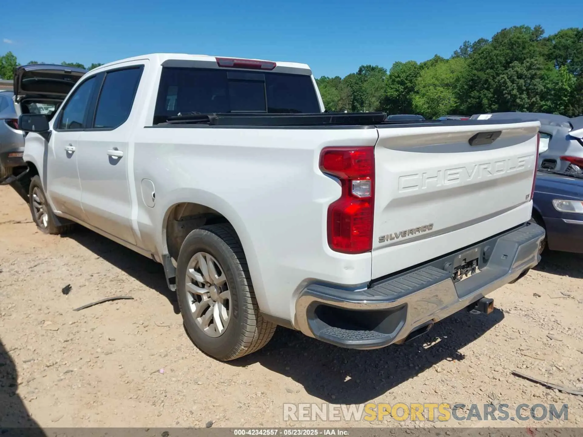 3 Фотография поврежденного автомобиля 3GCUYDED2MG226930 CHEVROLET SILVERADO 1500 2021