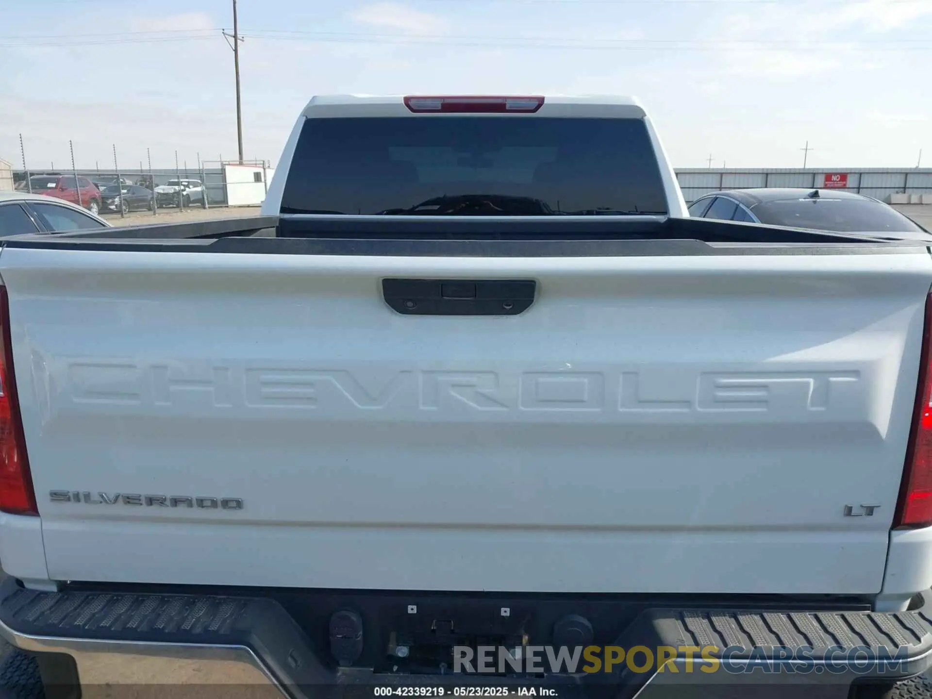 17 Photograph of a damaged car 3GCUYDED3MG419698 CHEVROLET SILVERADO 1500 2021