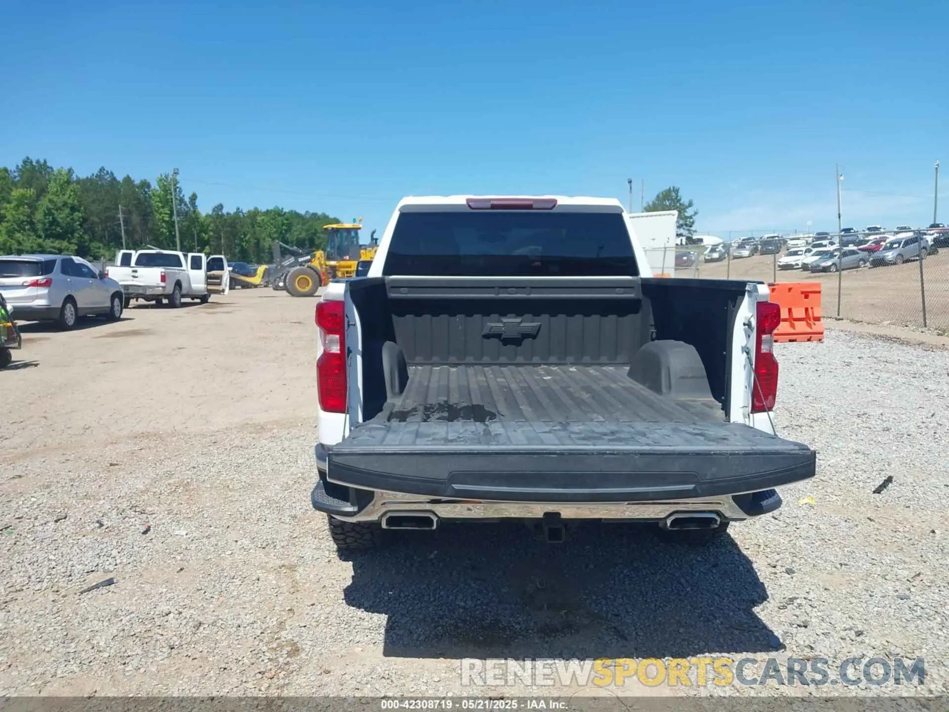 17 Фотография поврежденного автомобиля 3GCUYDED8MG250682 CHEVROLET SILVERADO 1500 2021
