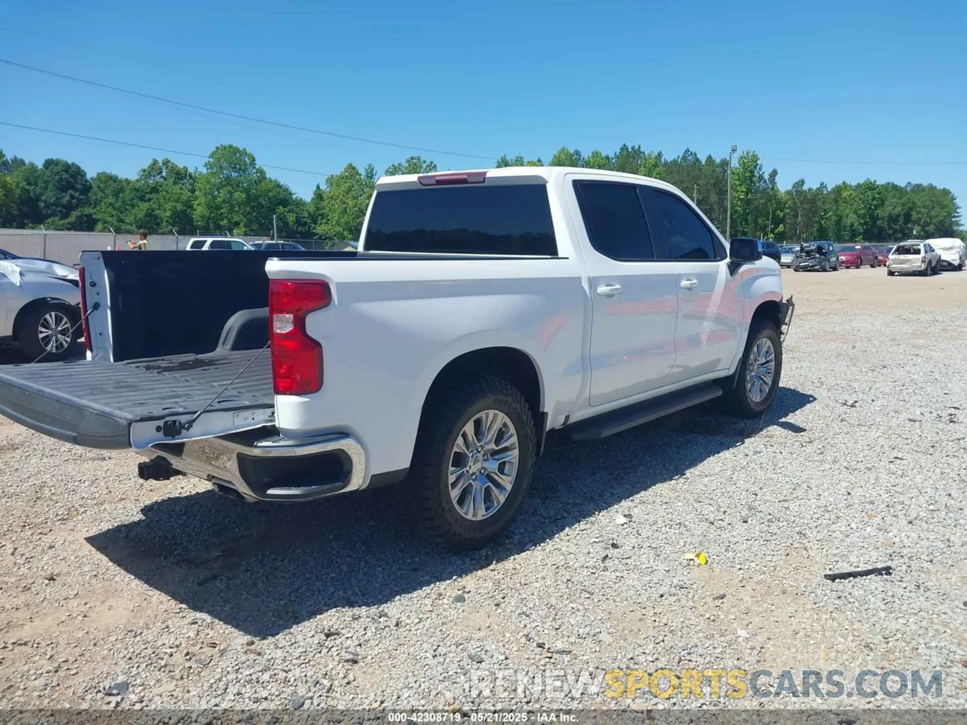4 Фотография поврежденного автомобиля 3GCUYDED8MG250682 CHEVROLET SILVERADO 1500 2021