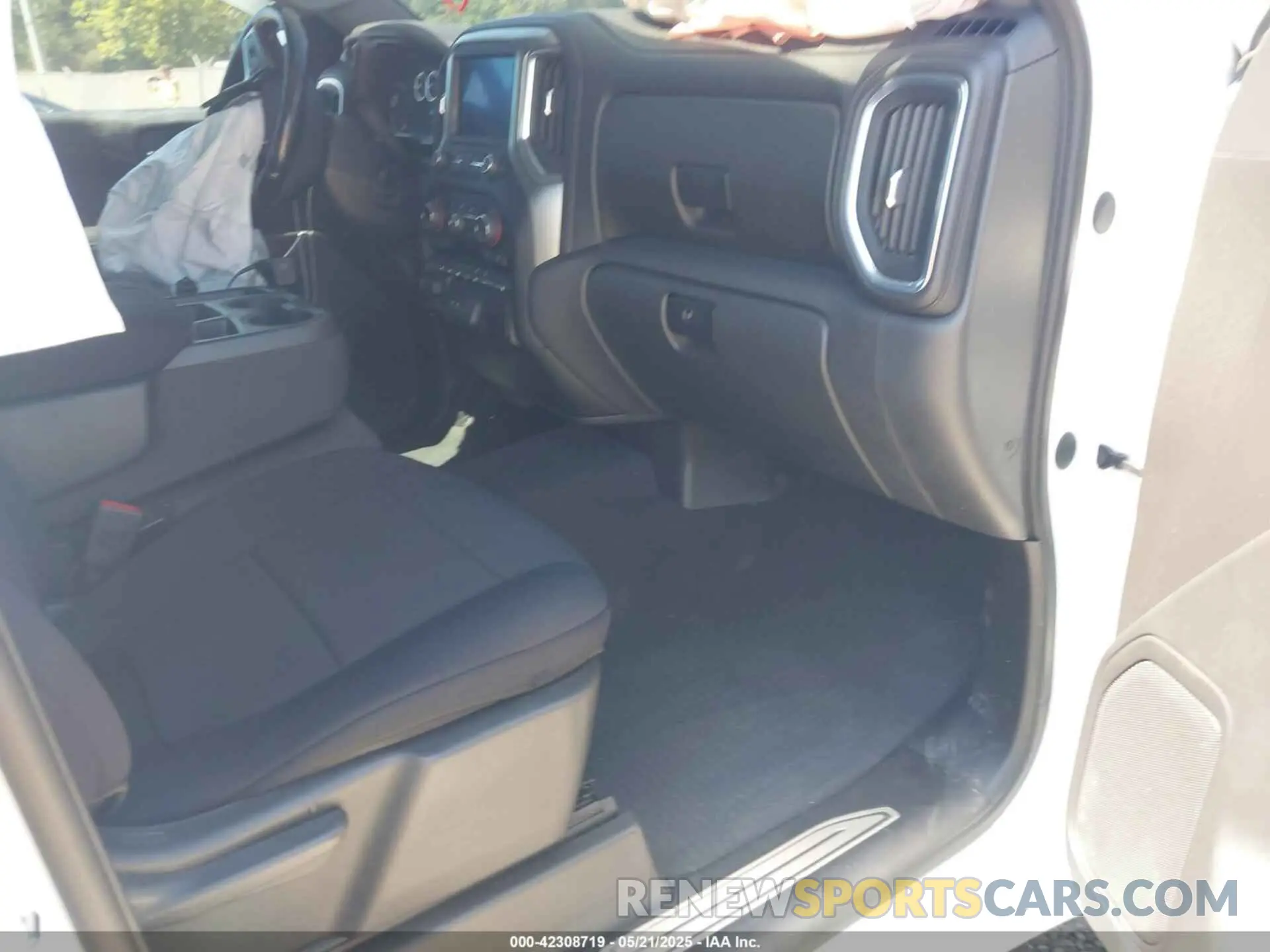 5 Фотография поврежденного автомобиля 3GCUYDED8MG250682 CHEVROLET SILVERADO 1500 2021