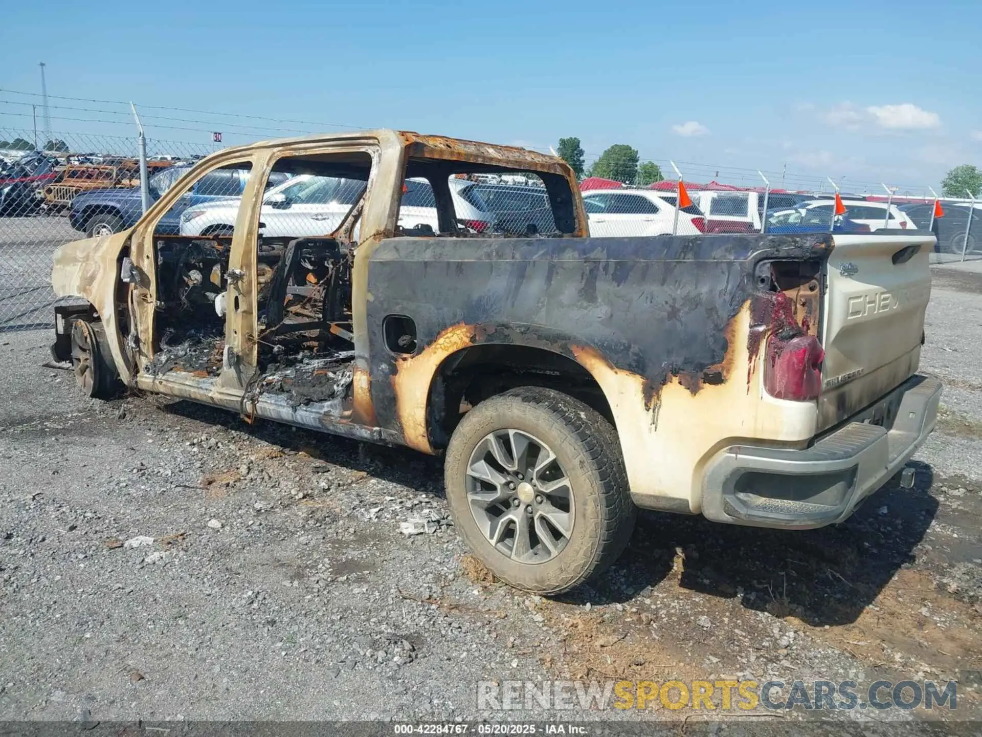 3 Фотография поврежденного автомобиля 3GCUYDED9MG172722 CHEVROLET SILVERADO 1500 2021